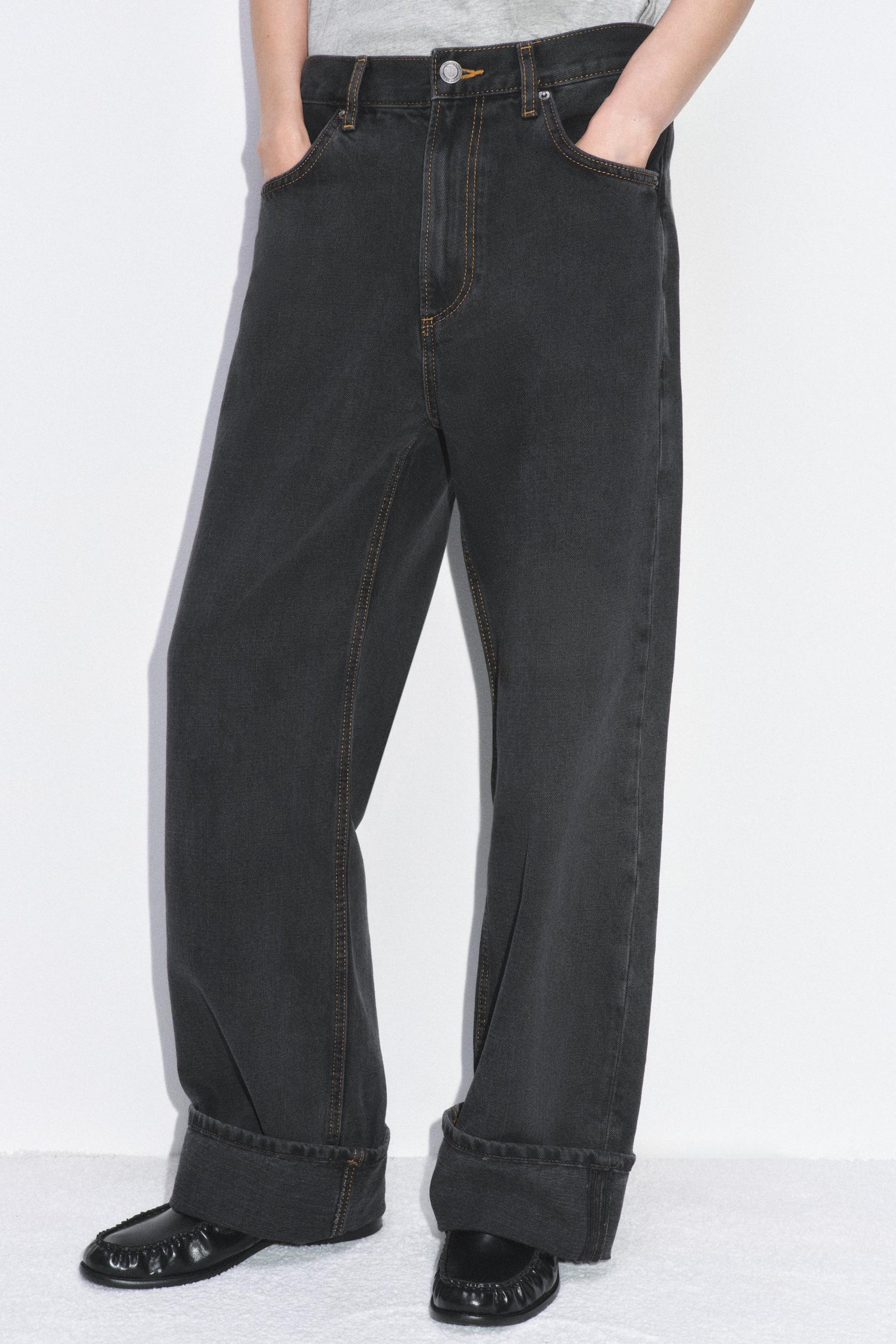 Baggy-Jeans mit mittelhohem Bund