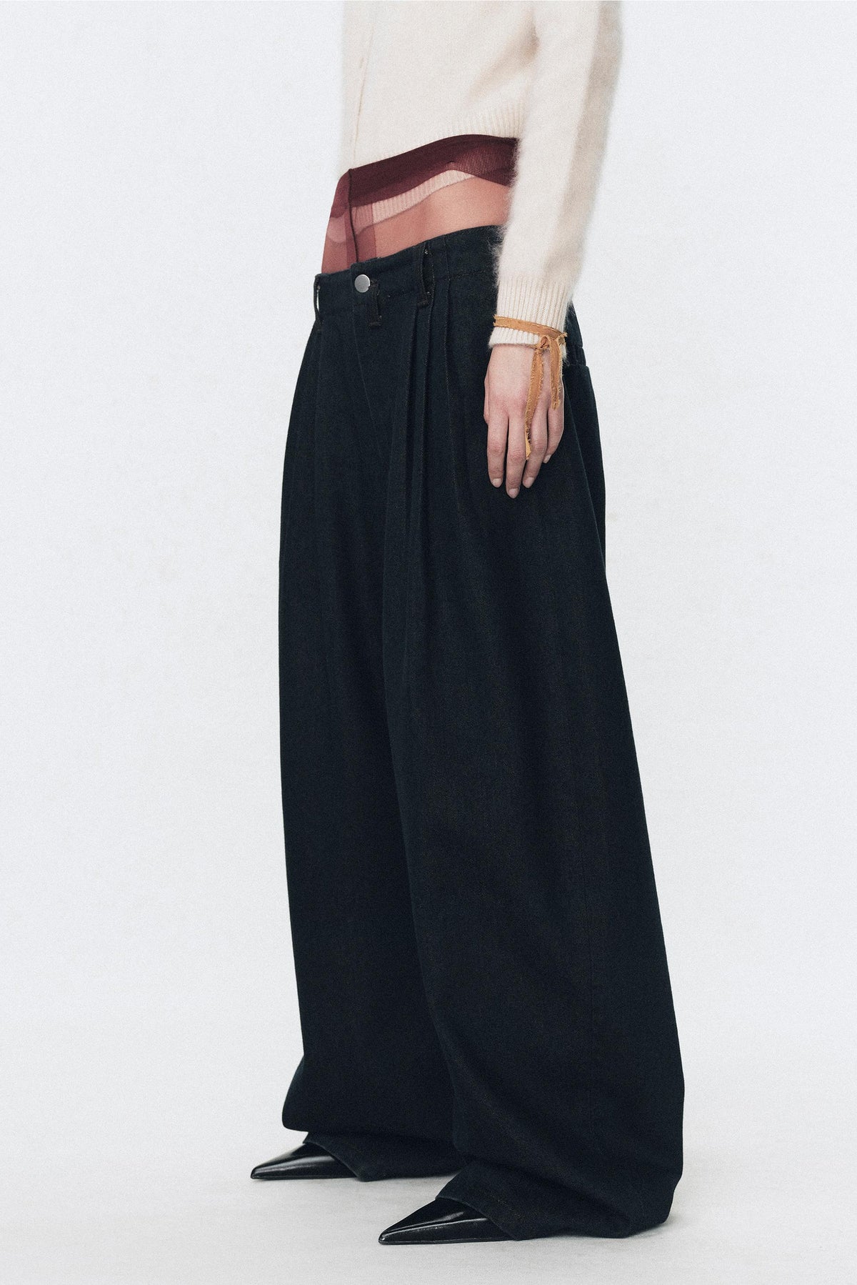WIDE-LEG JEANS WITH DARTS