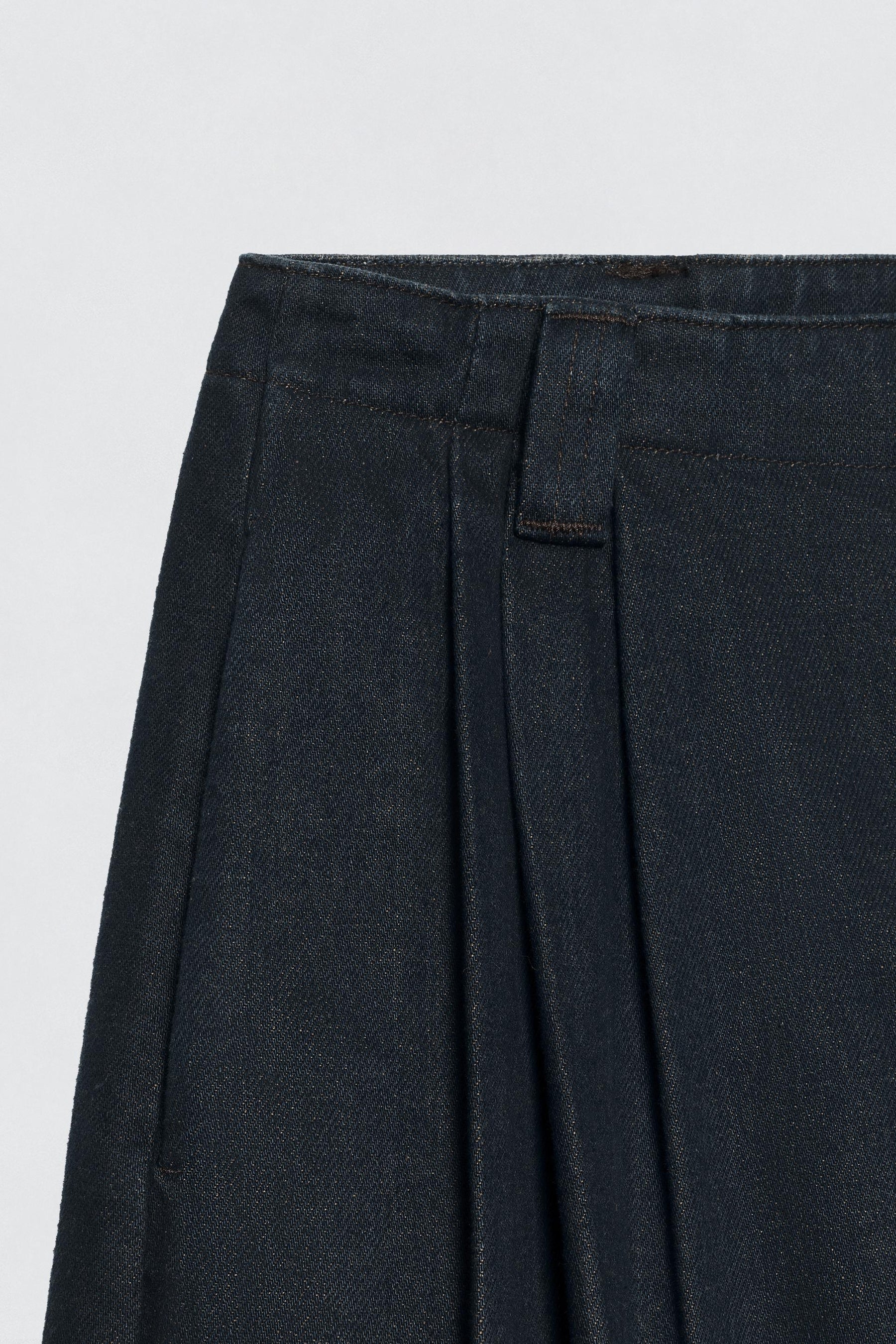 WIDE-LEG JEANS WITH DARTS