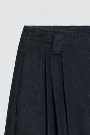 WIDE-LEG JEANS WITH DARTS