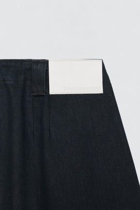 WIDE-LEG JEANS WITH DARTS