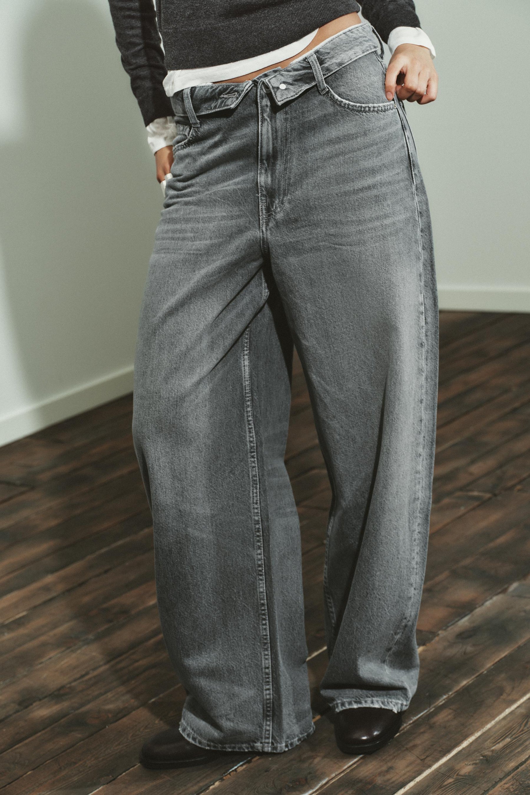 Folded waistband mid-waist jeans