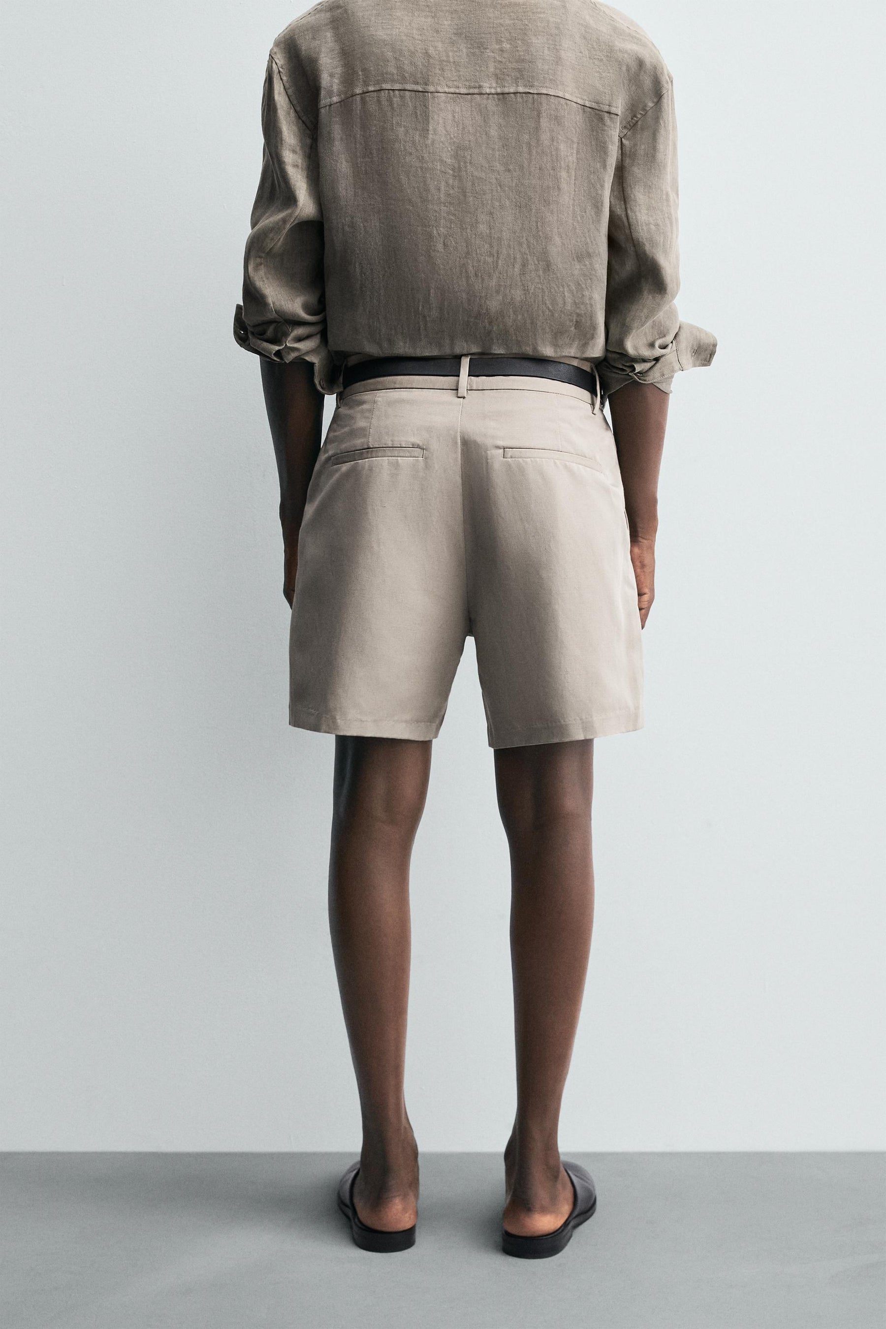 RELAXED FIT PLEATED BERMUDA SHORTS - Image 3