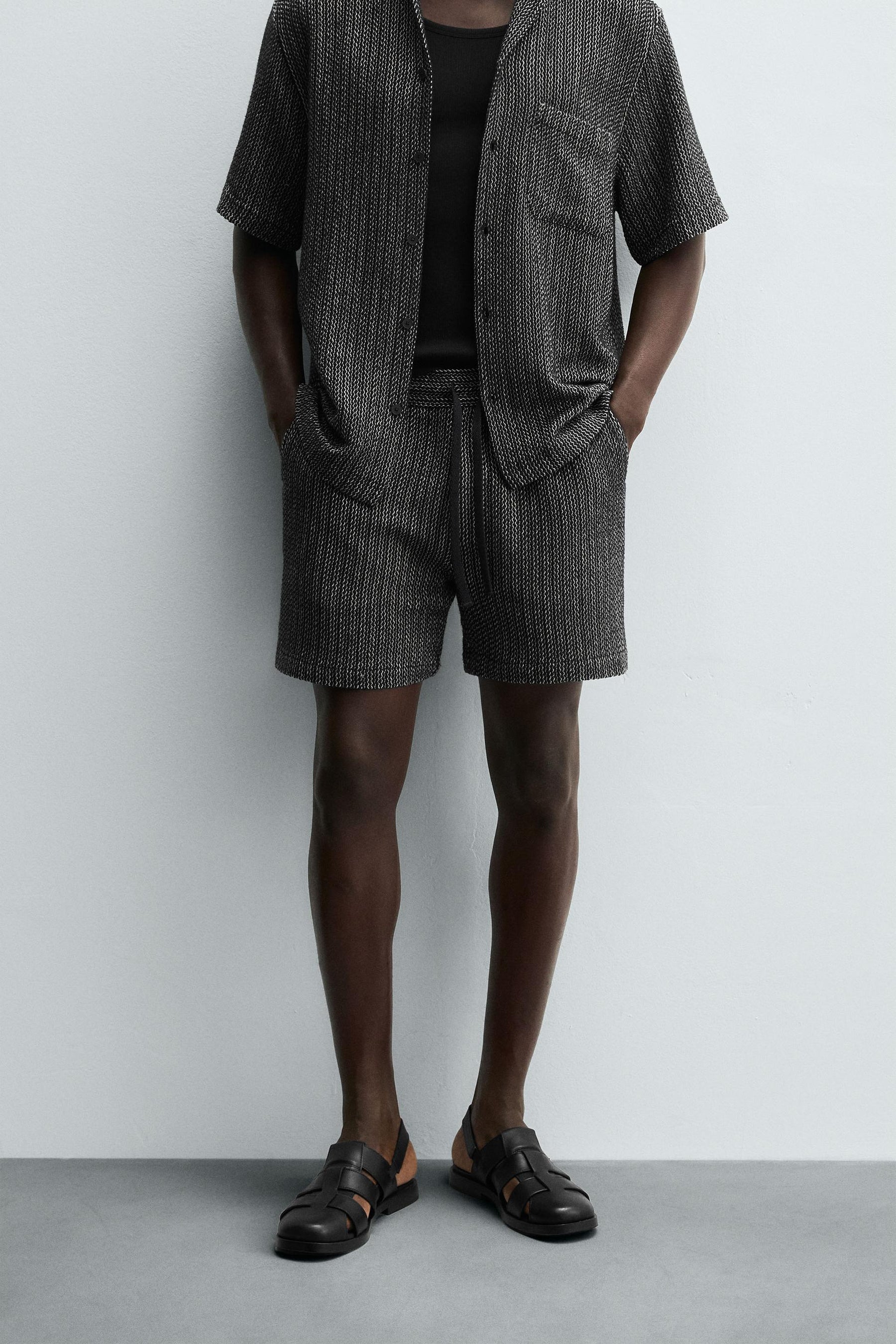 JACQUARD TEXTURED BERMUDA SHORTS - Image 2