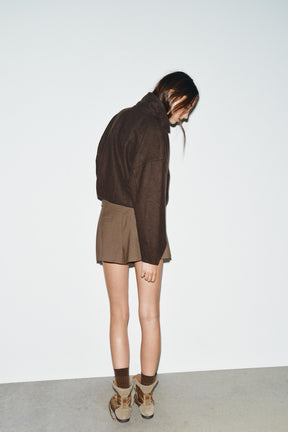 Pleated button shorts