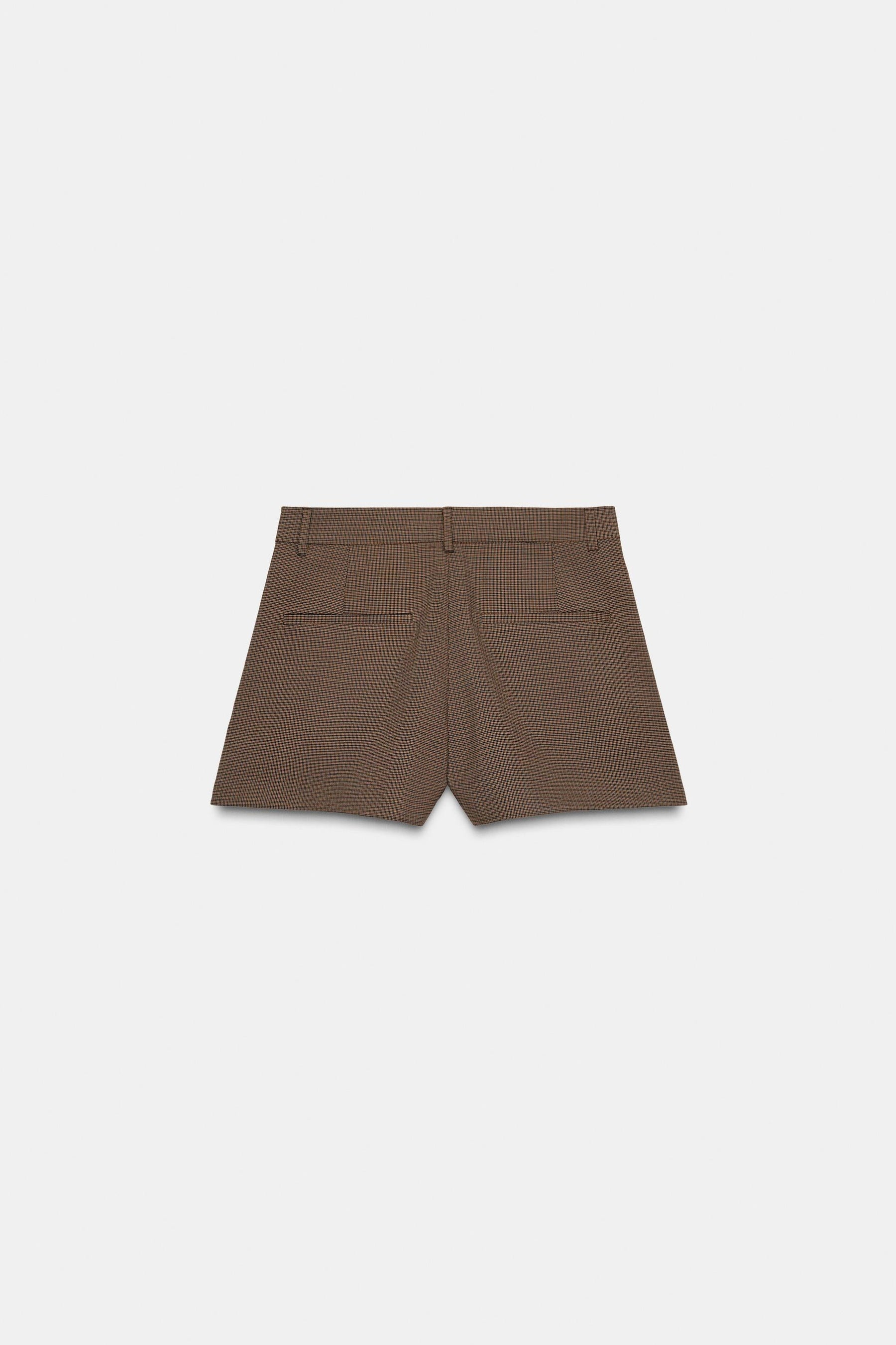 Pleated button shorts