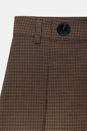 Pleated button shorts