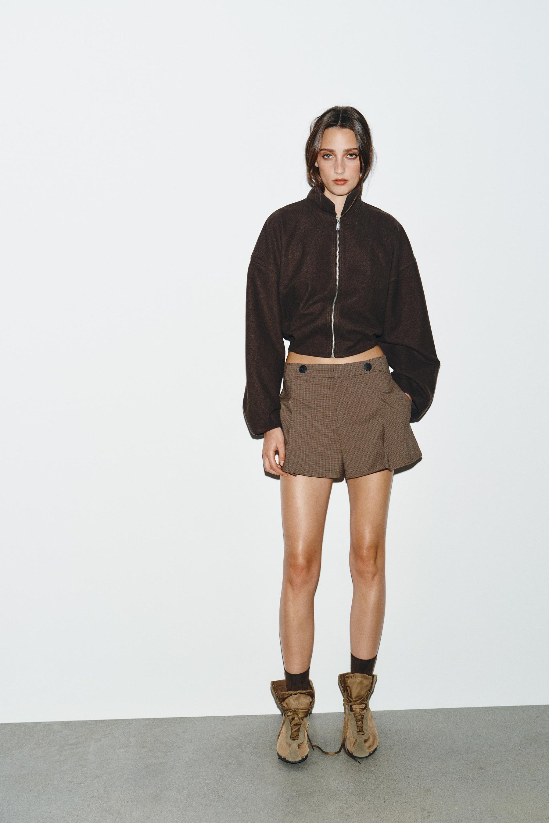 Pleated button shorts