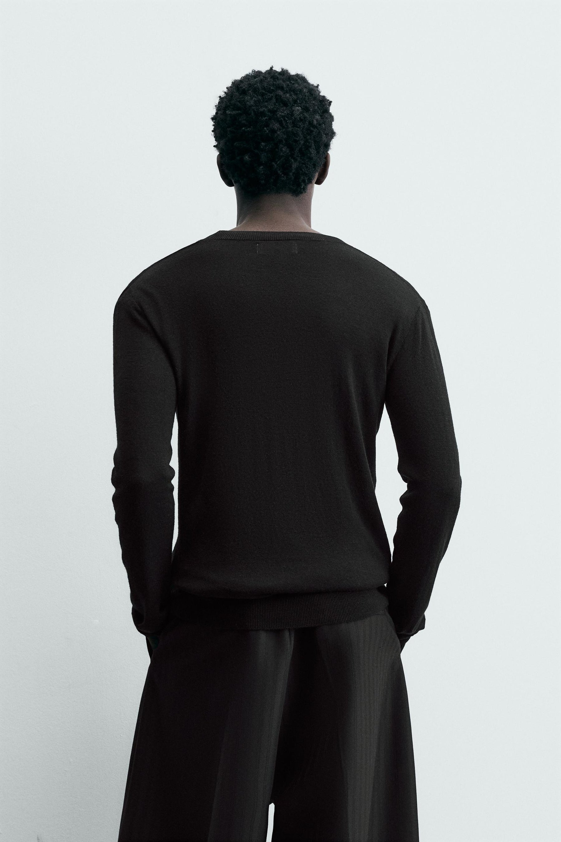 LIMITED EDITION WOOL V-NECK JUMPER - Image 3