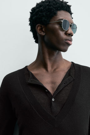 LIMITED EDITION WOOL V-NECK JUMPER - Image 6