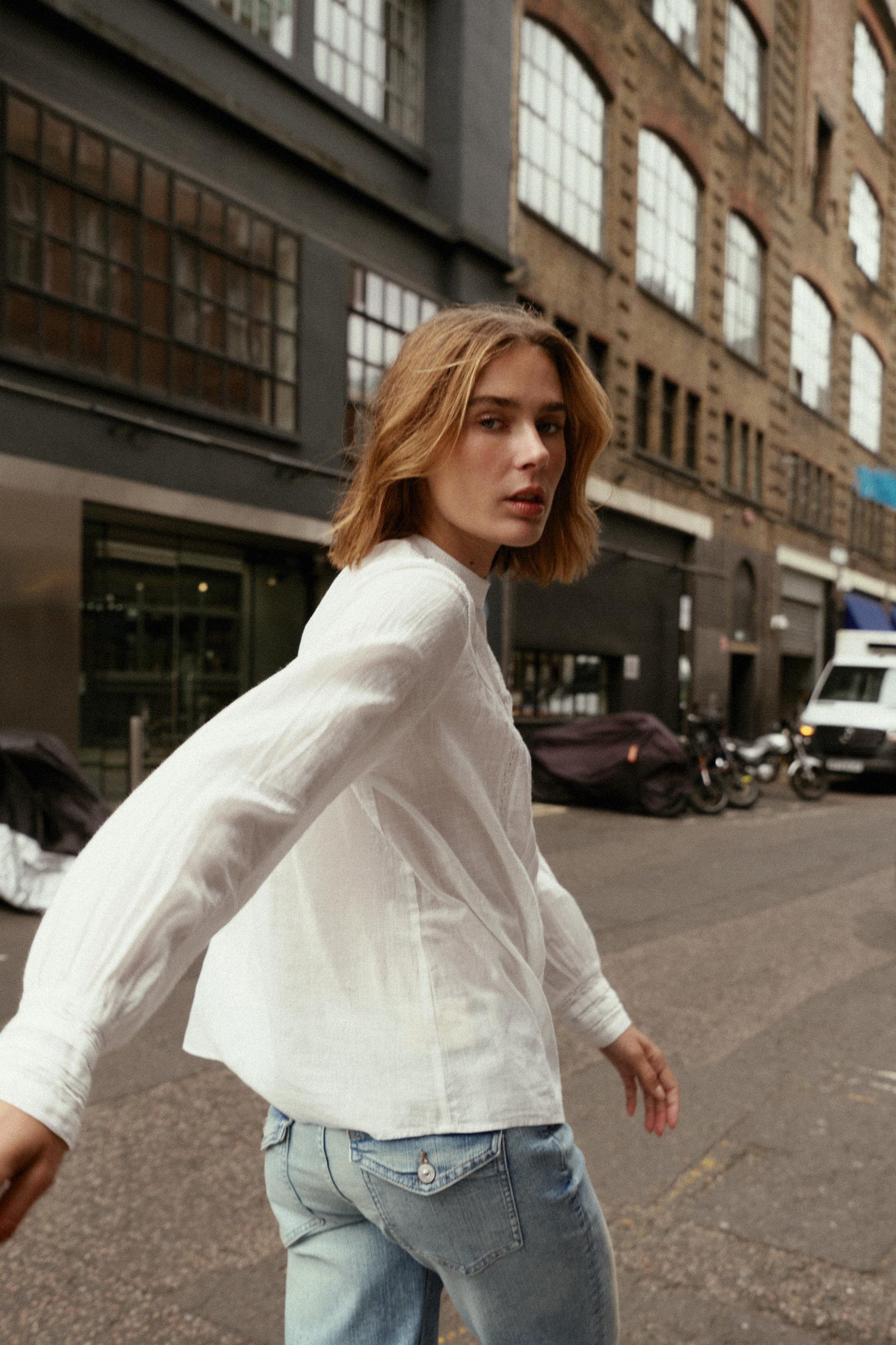 FLORAL EMBROIDERED BLOUSE