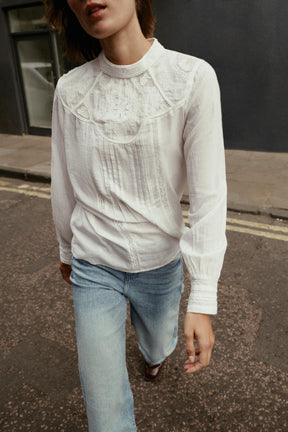 FLORAL EMBROIDERED BLOUSE