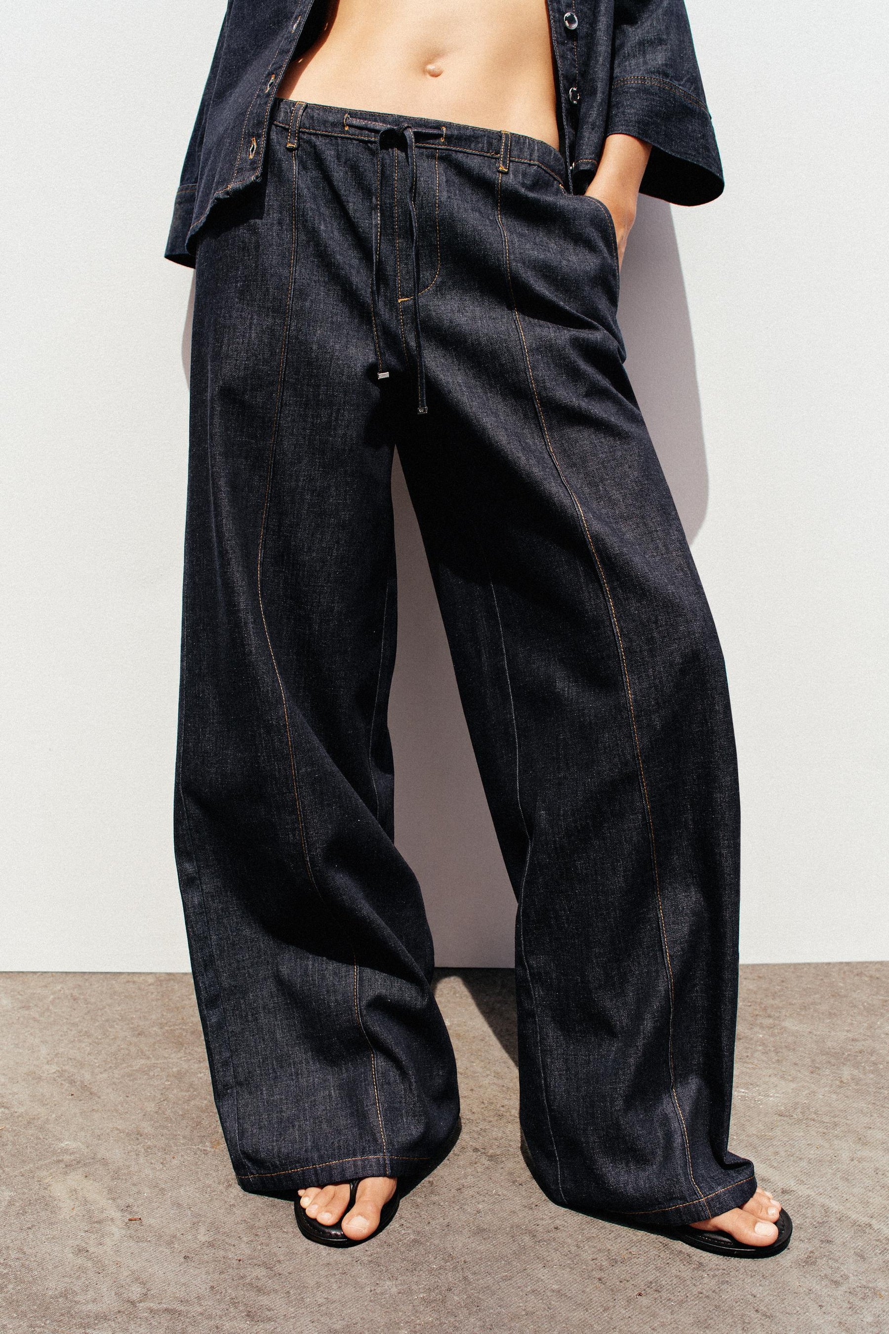Jogging-Jeans mit weitem Bein