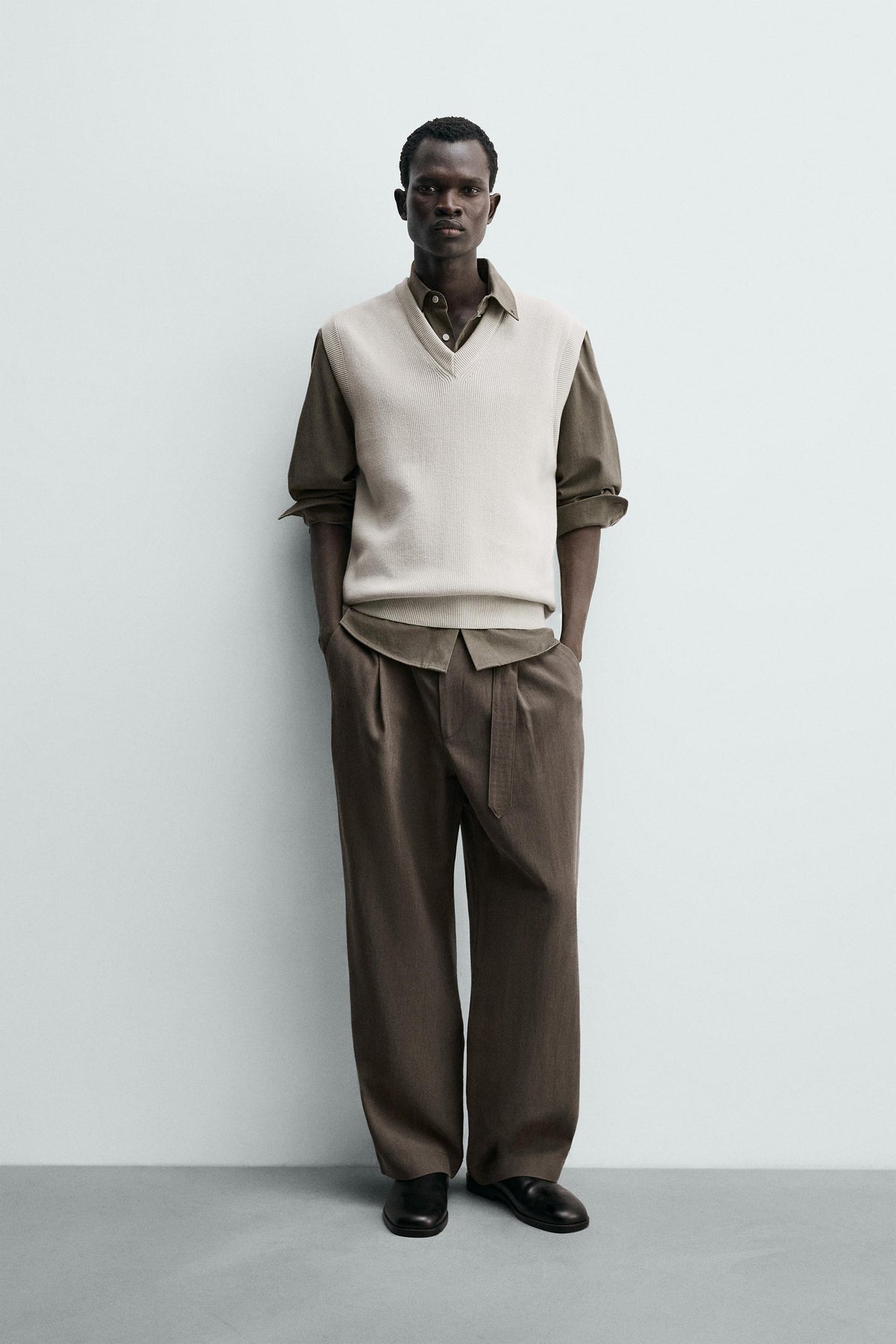 fließende Hose mit Gürtel