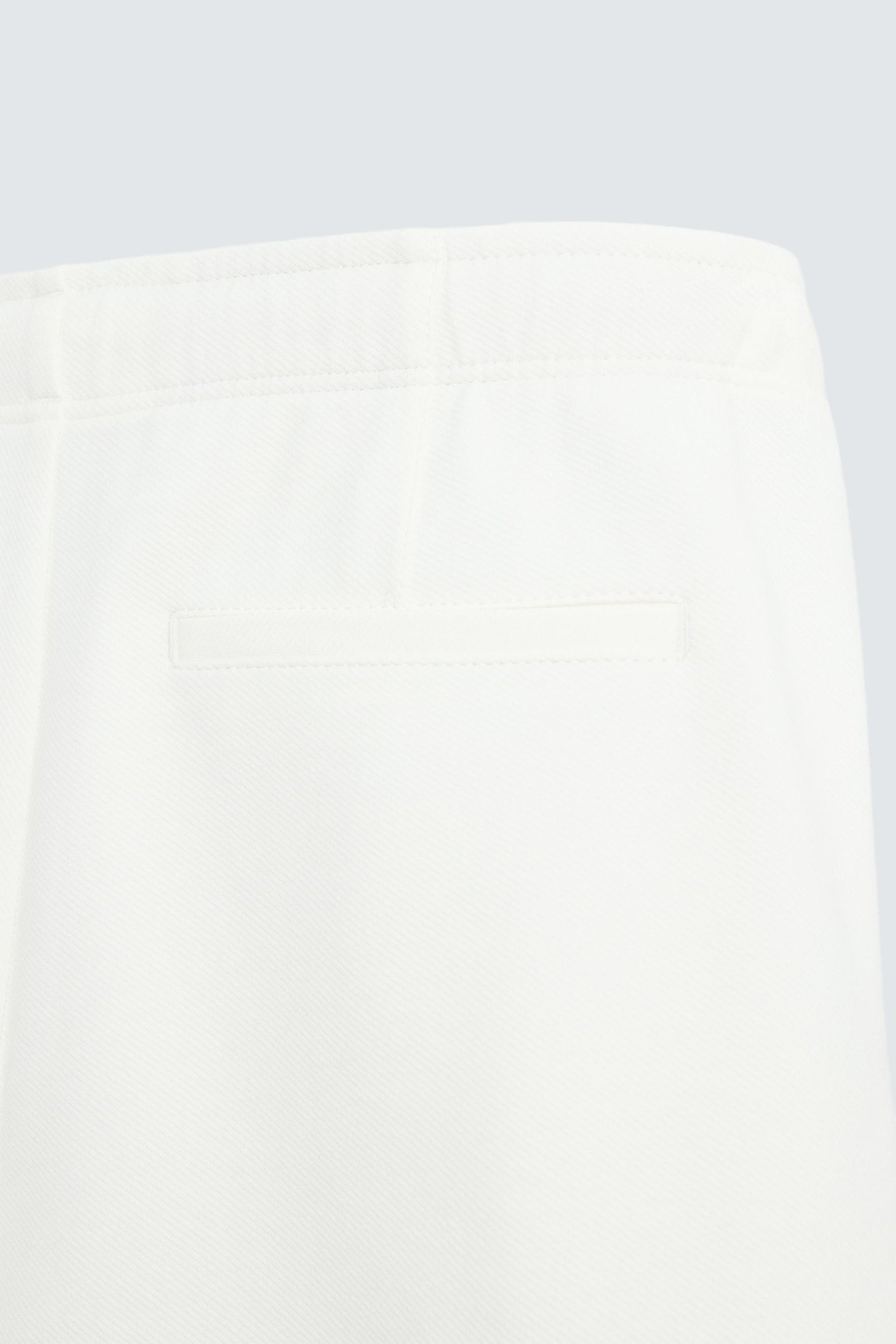TEXTURED COMFORT BERMUDA SHORTS - Image 10