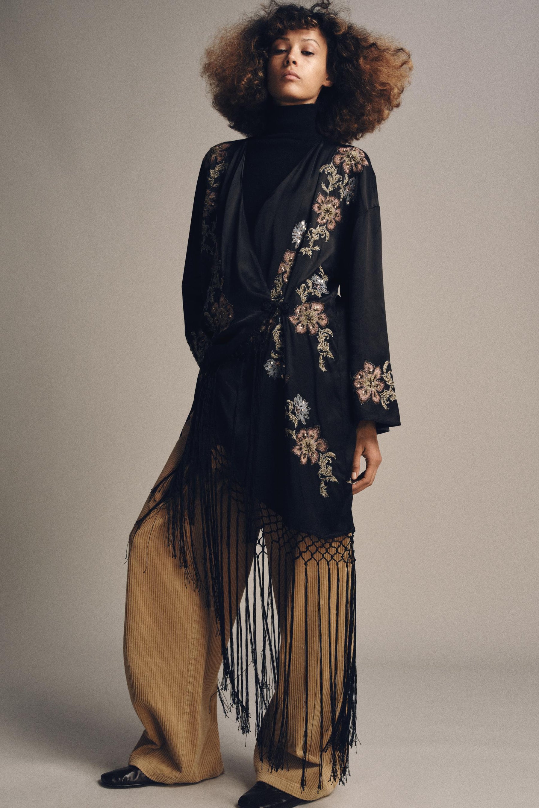 KIMONO WITH FLORAL EMBROIDERY AND FRINGES - Image 1
