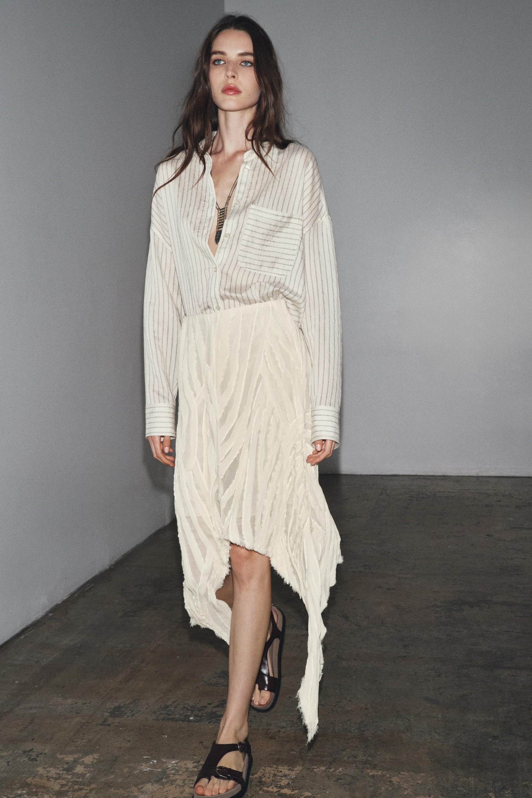 ASYMMETRIC PLEATED SKIRT