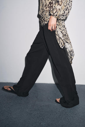 Loose-Fitting Darted Trousers