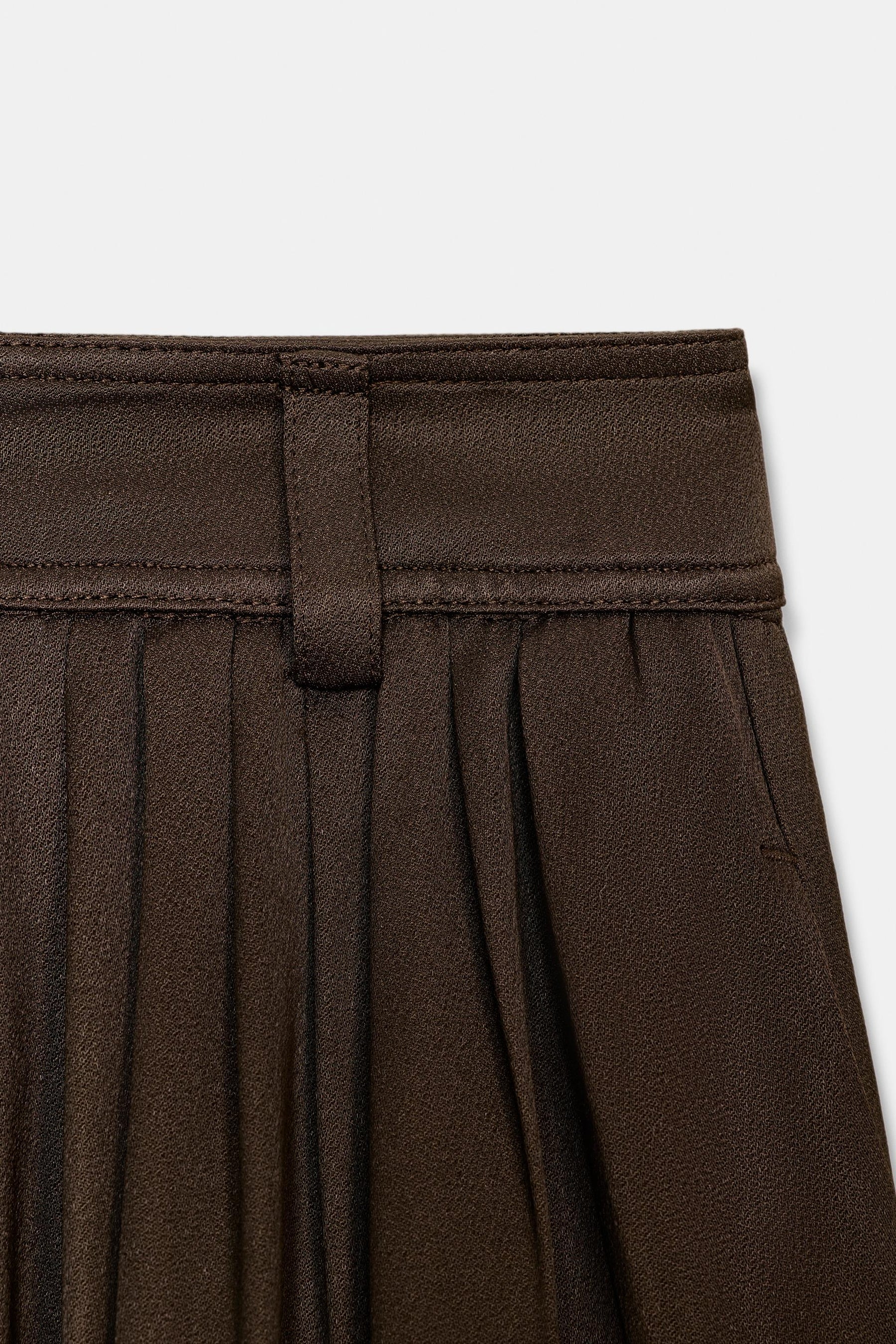 PLEATED WIDE-LEG TROUSERS
