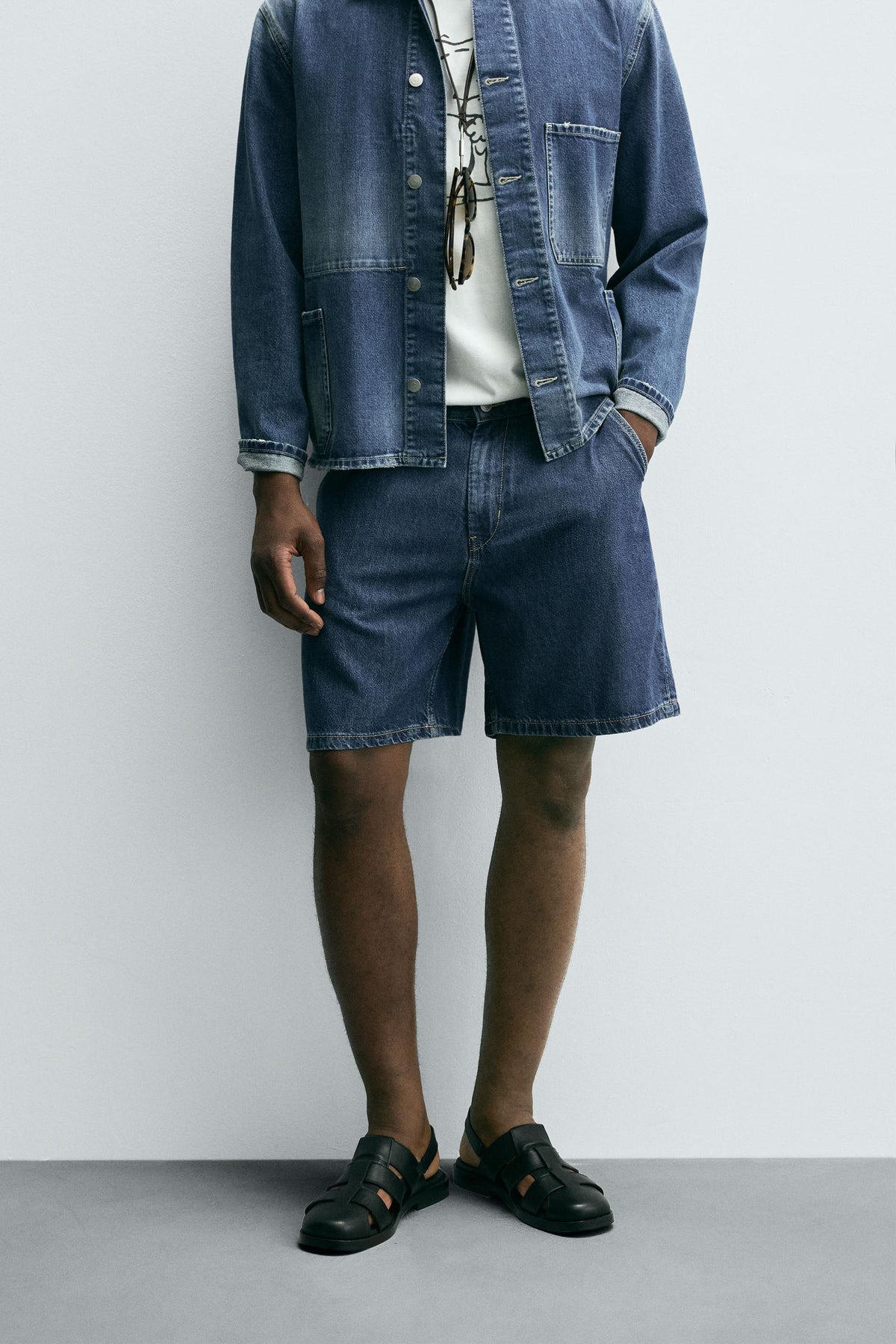 LIGHTWEIGHT DENIM STRAIGHT-LEG BERMUDA SHORTS - Image 2