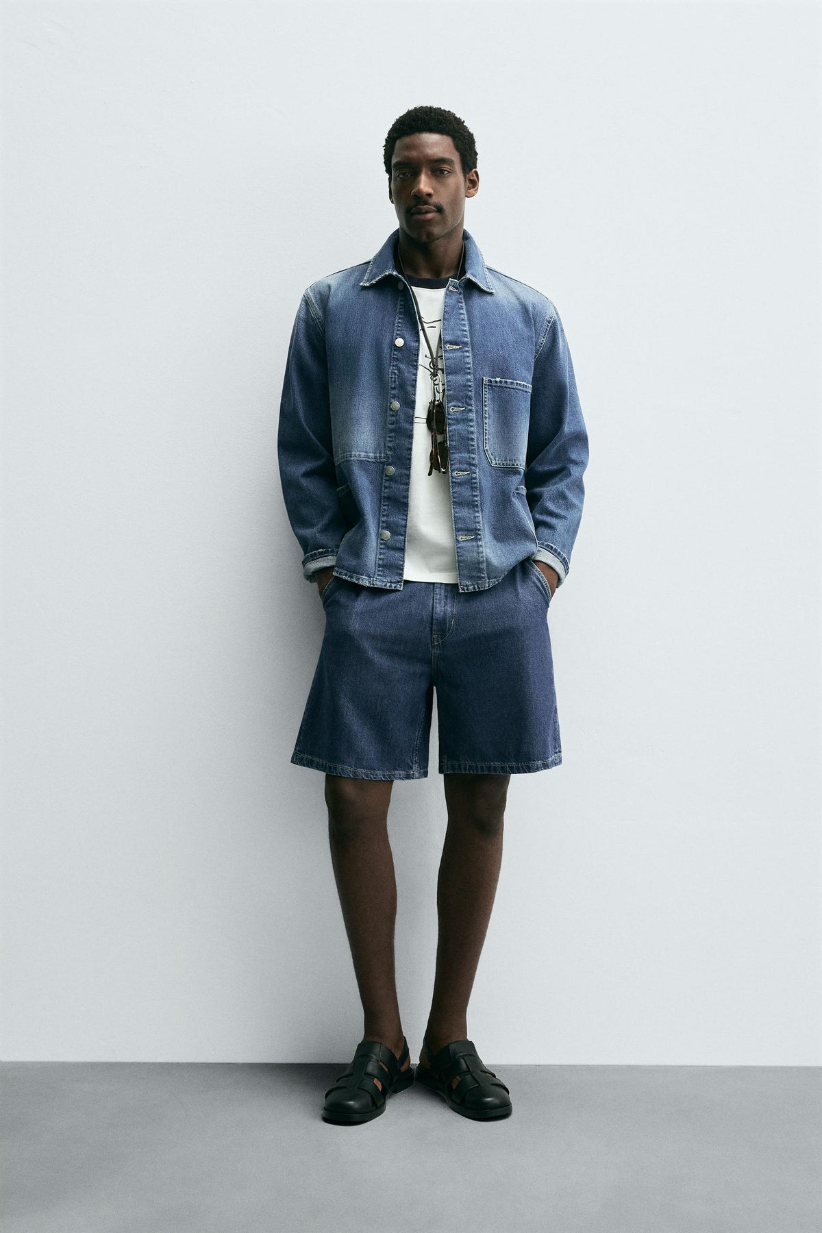 LIGHTWEIGHT DENIM STRAIGHT-LEG BERMUDA SHORTS - Image 1