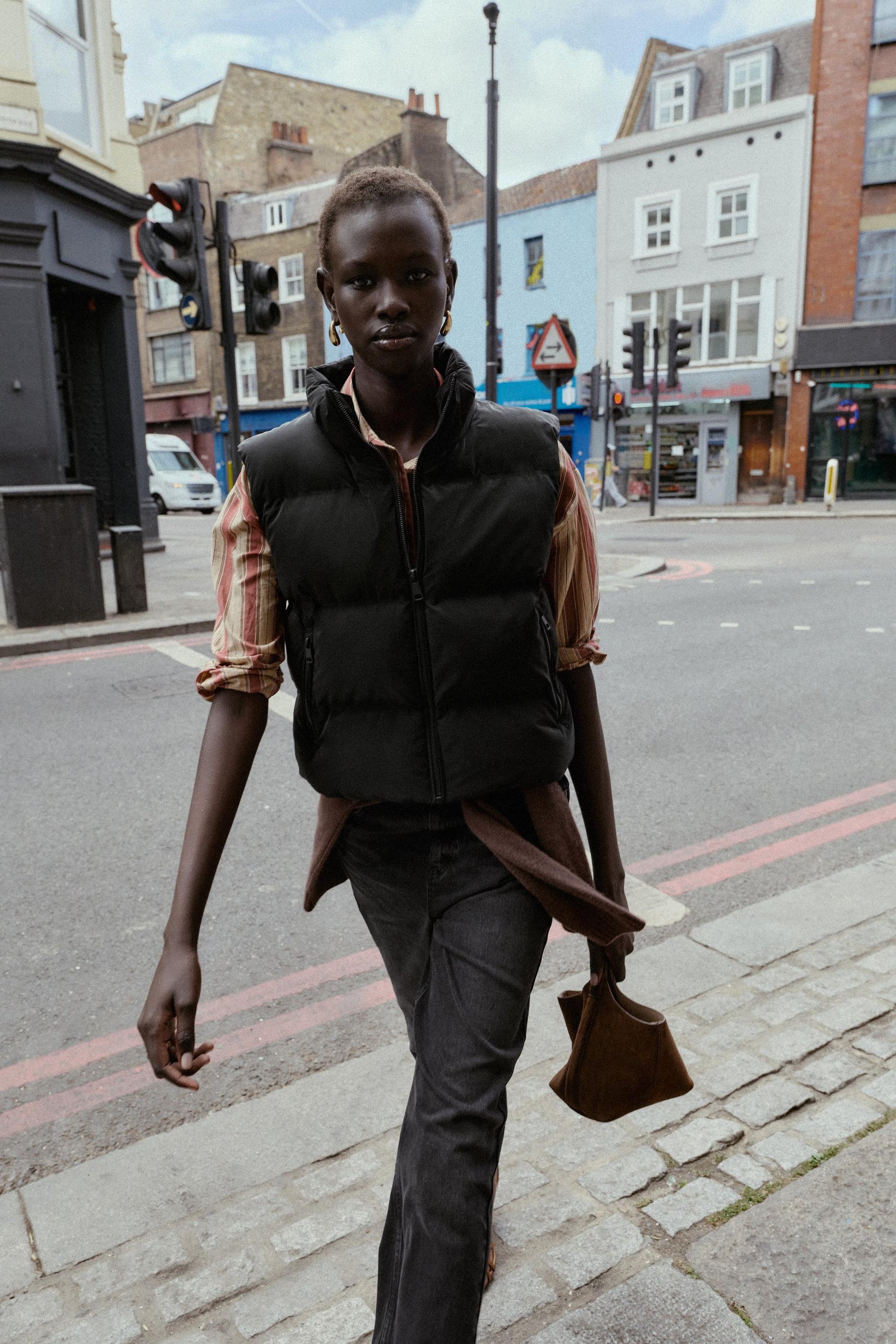 RUBBERISED PUFFER GILET - Image 5