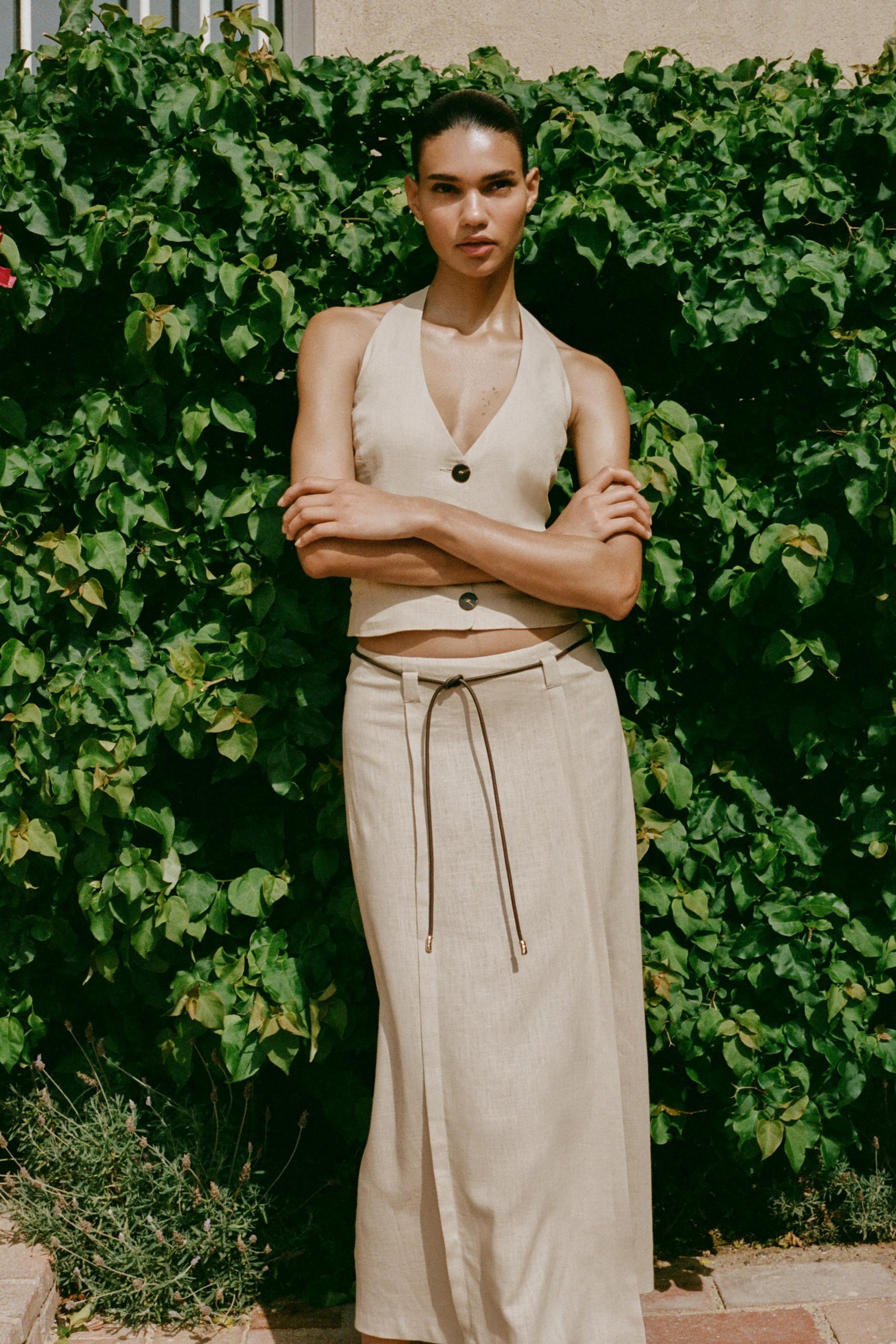 LINEN HALTER TOP