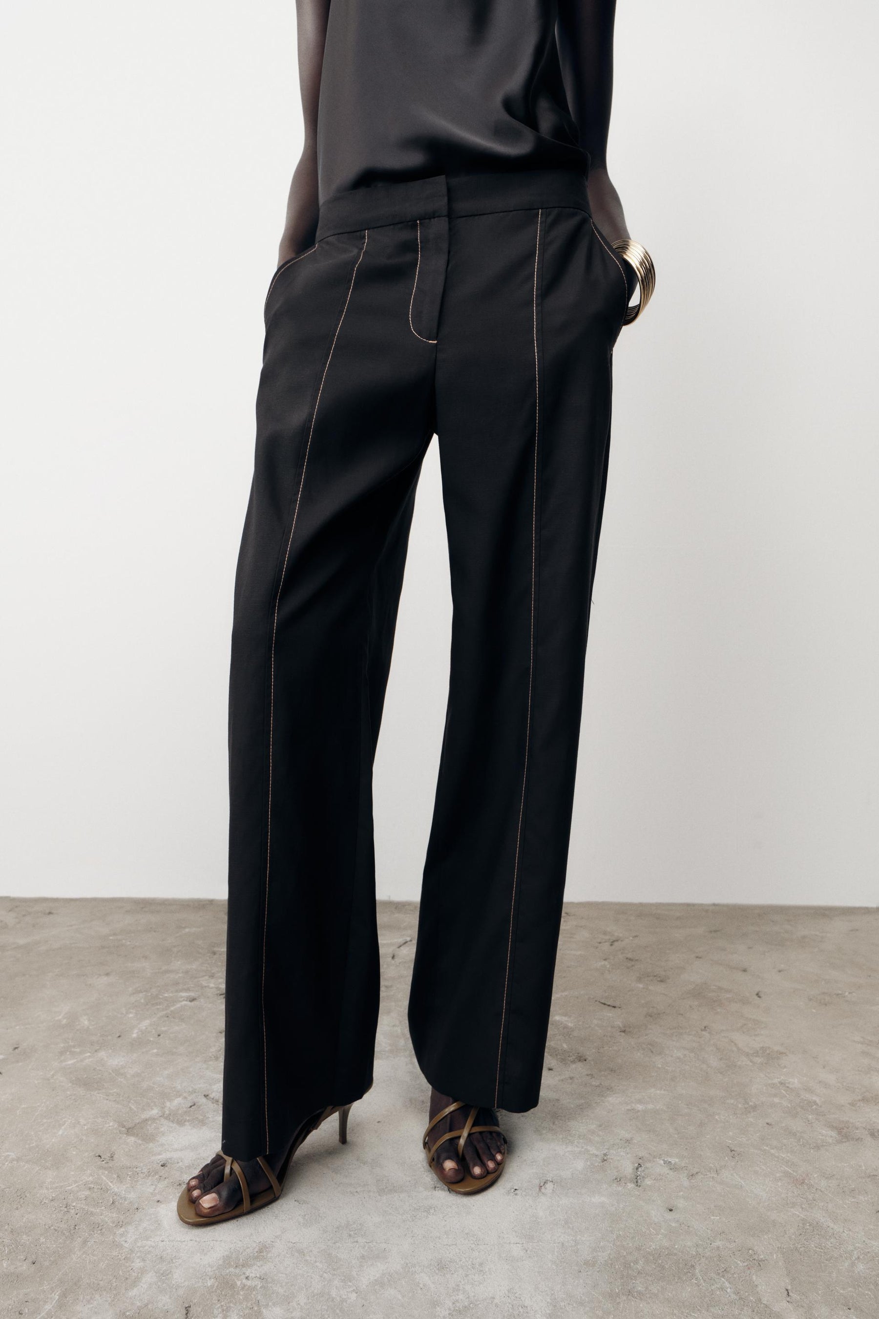 Straight-leg trousers with topstitching
