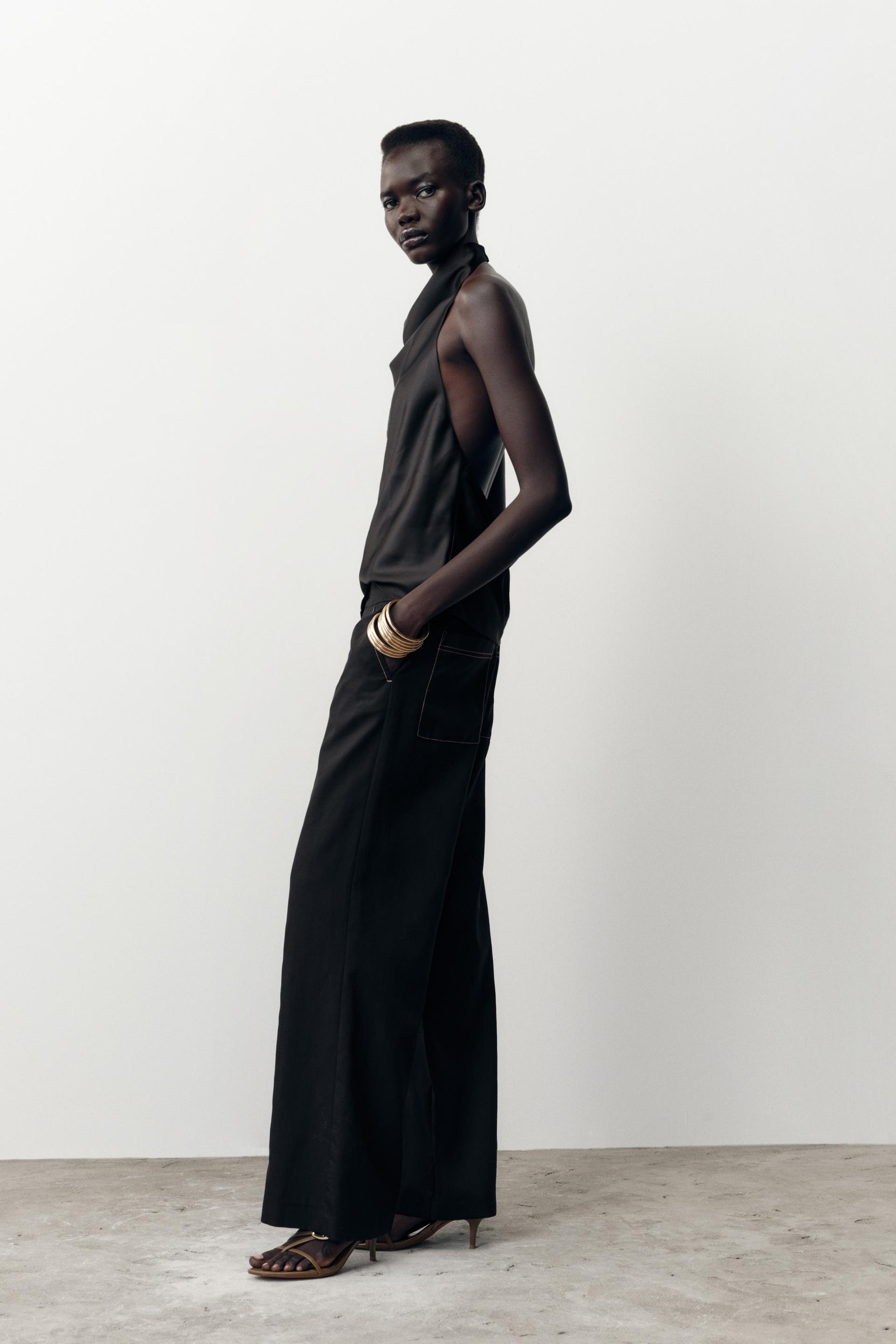 Straight-leg trousers with topstitching