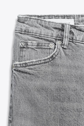 Straight High-Waist Jeans