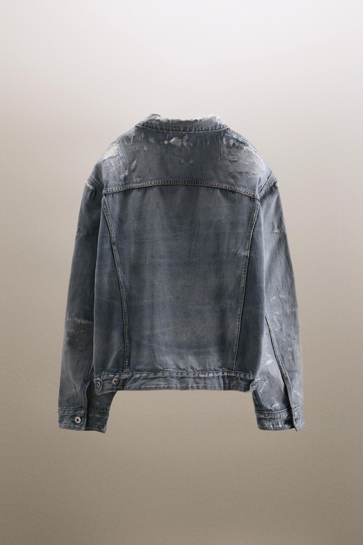 Jeansjacke mit Rissen