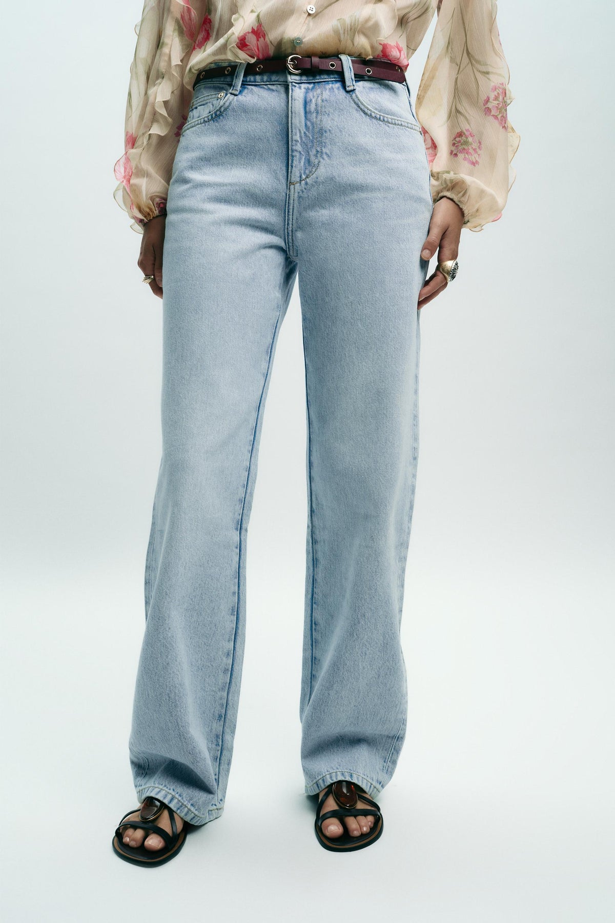 High-waist Jeans with Belt