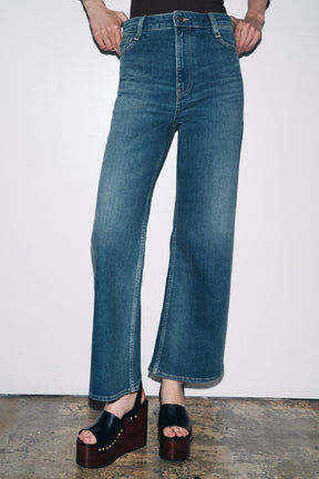 Wide-Leg High-Waist Jeans