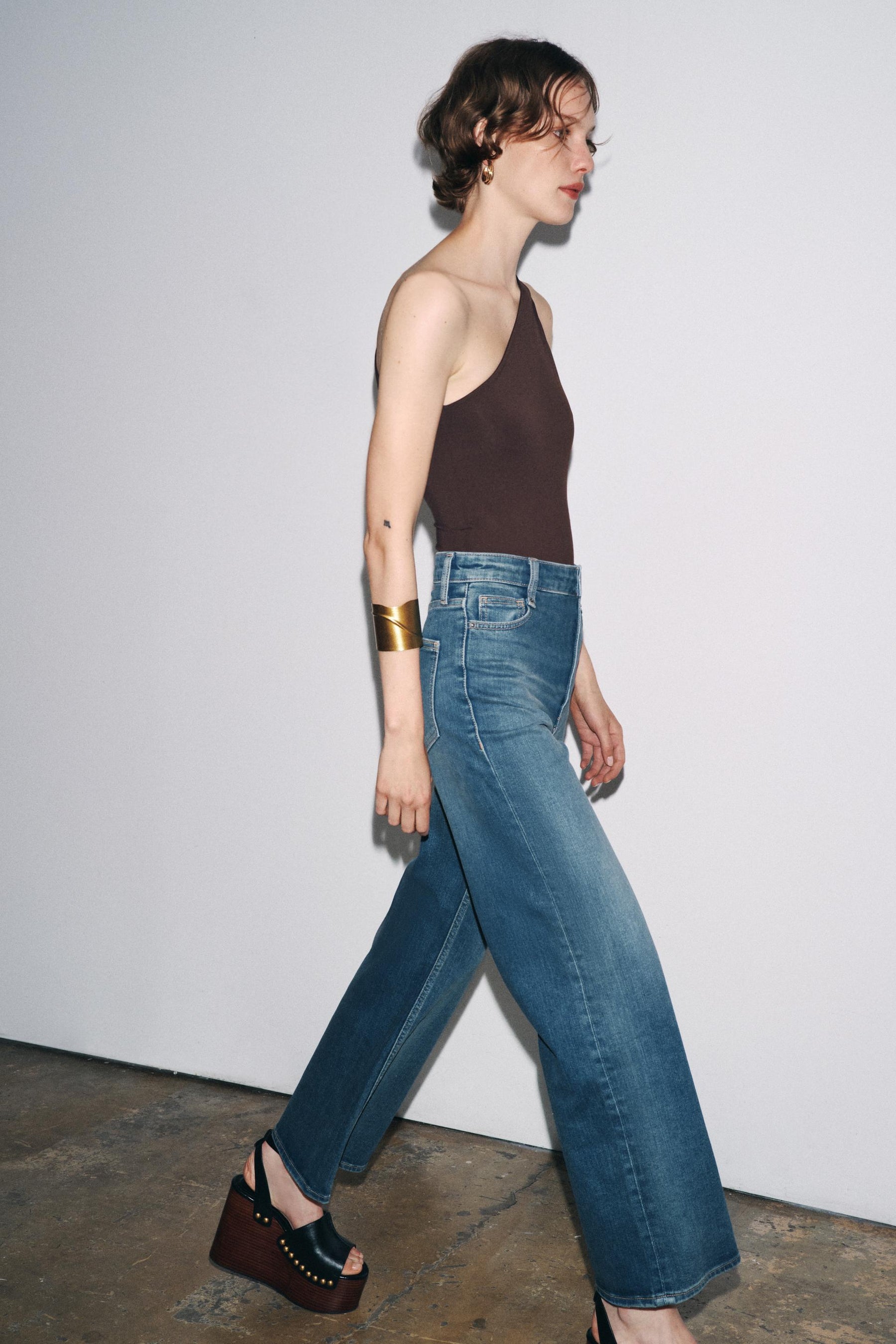 Wide-Leg High-Waist Jeans