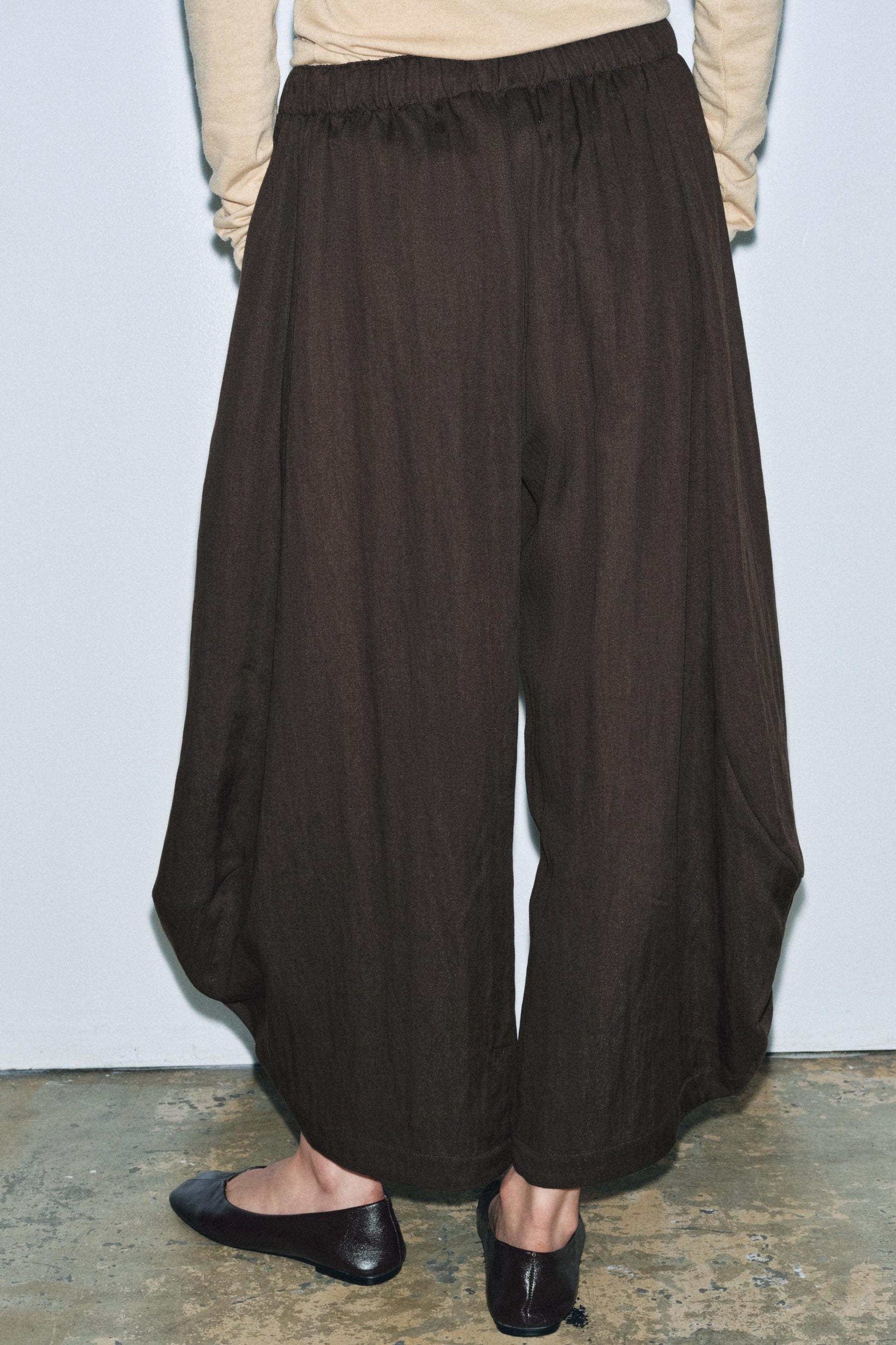 TEXTURED WIDE-LEG TROUSERS