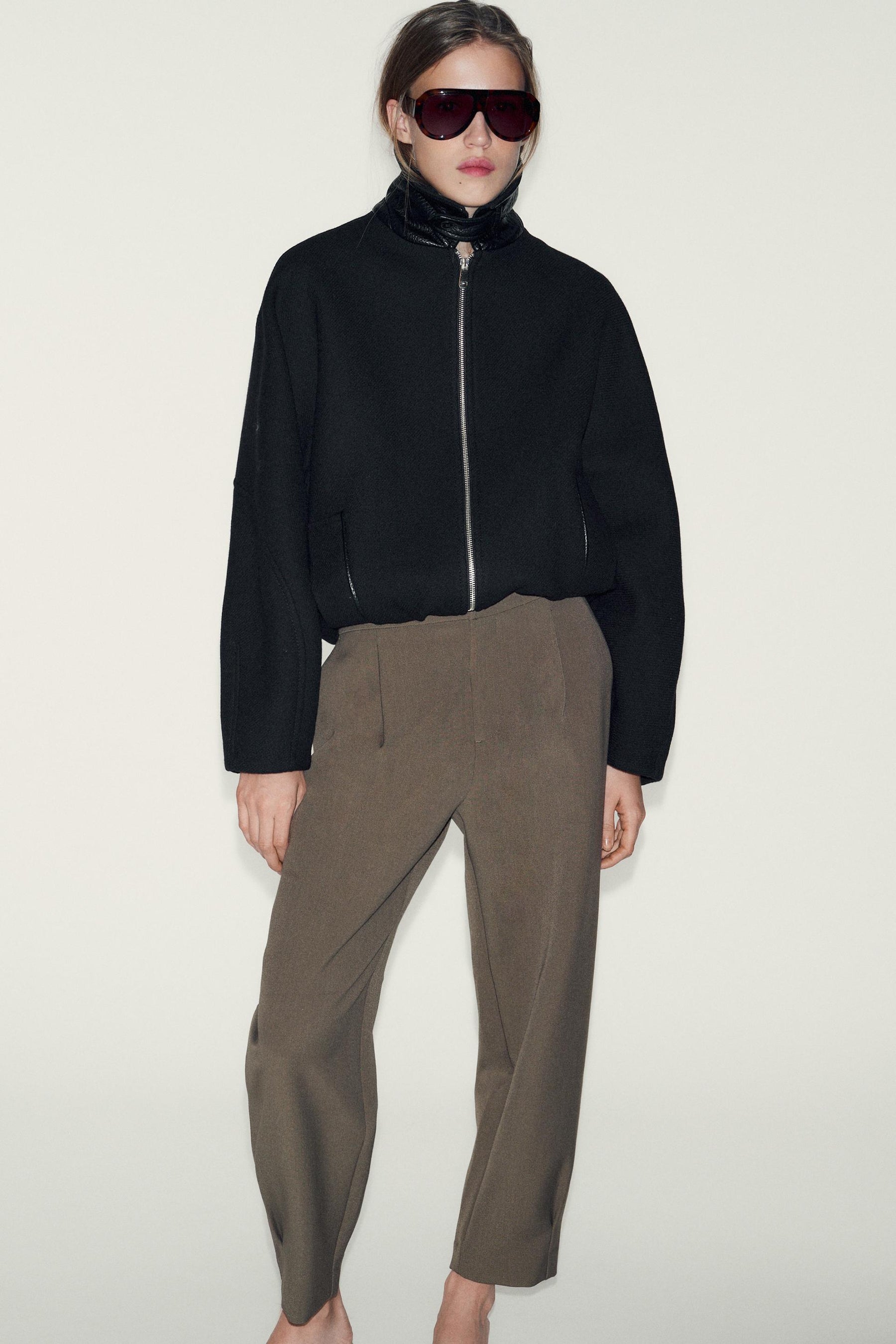 PLEATED CARROT TROUSERS