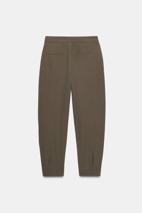 PLEATED CARROT TROUSERS
