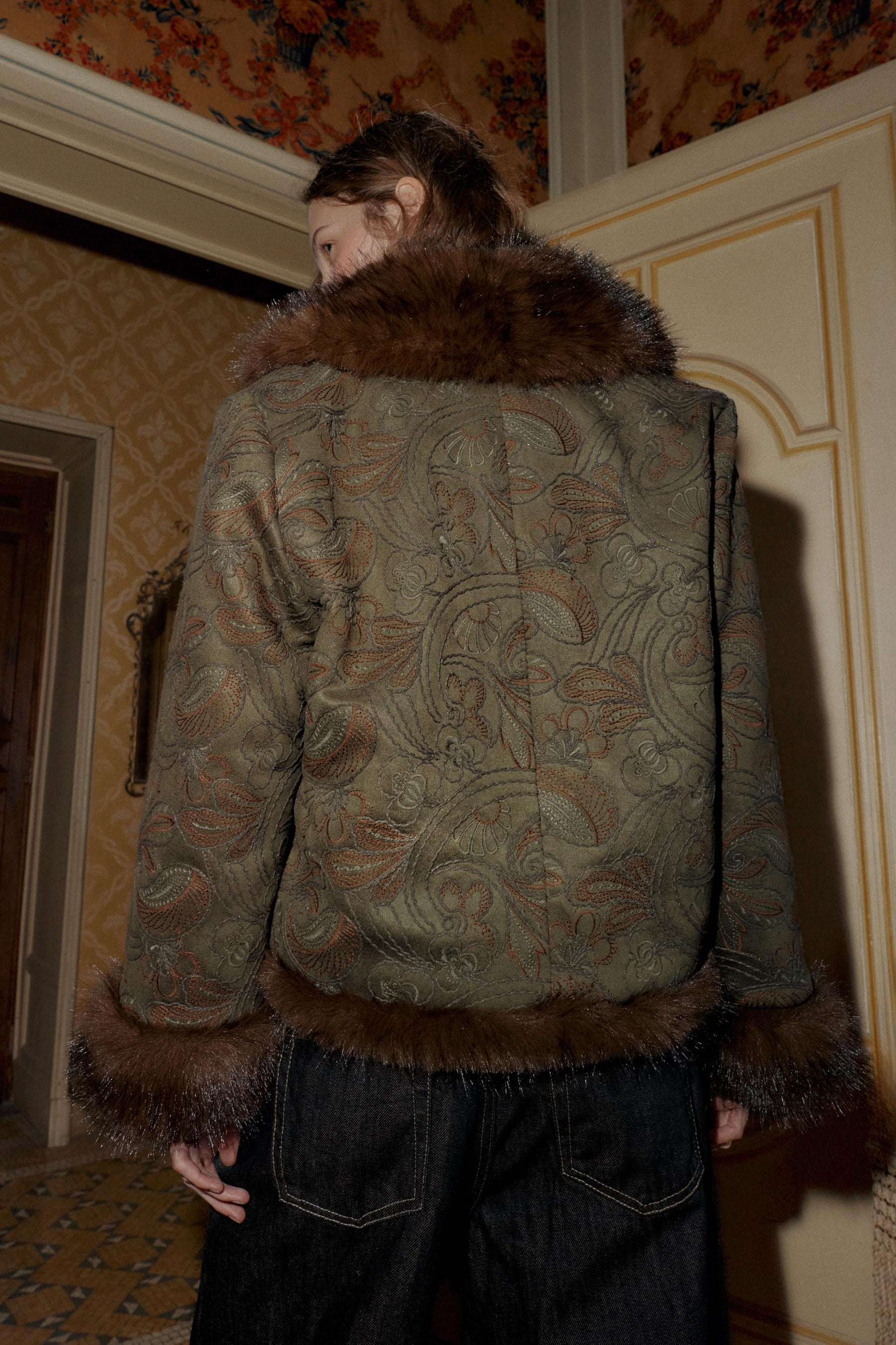 Bestickte, doppelseitige Jacke