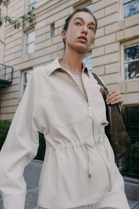 Jacke mit verstellbarem Bund