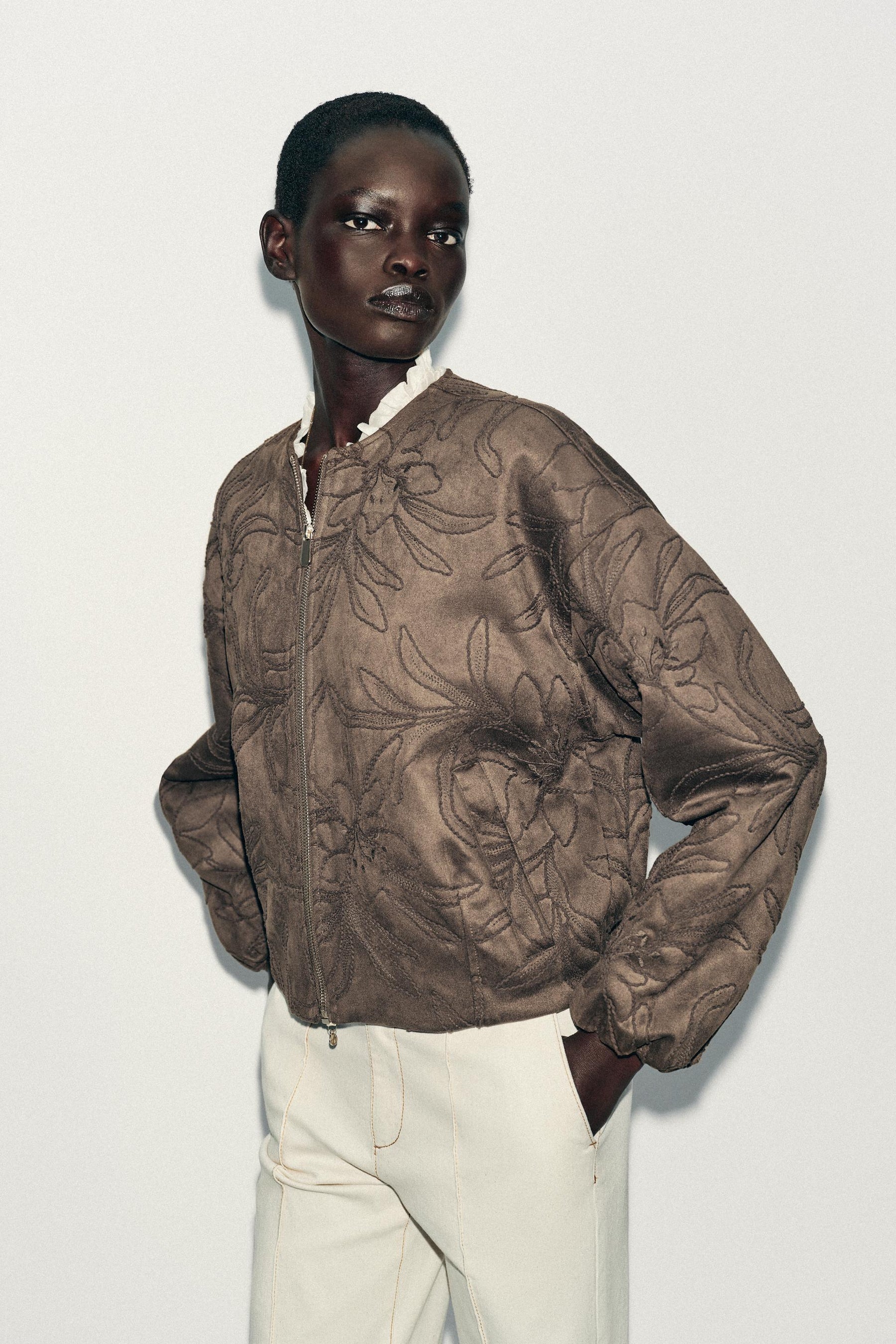 Bestickte Wildleder-Bomberjacke