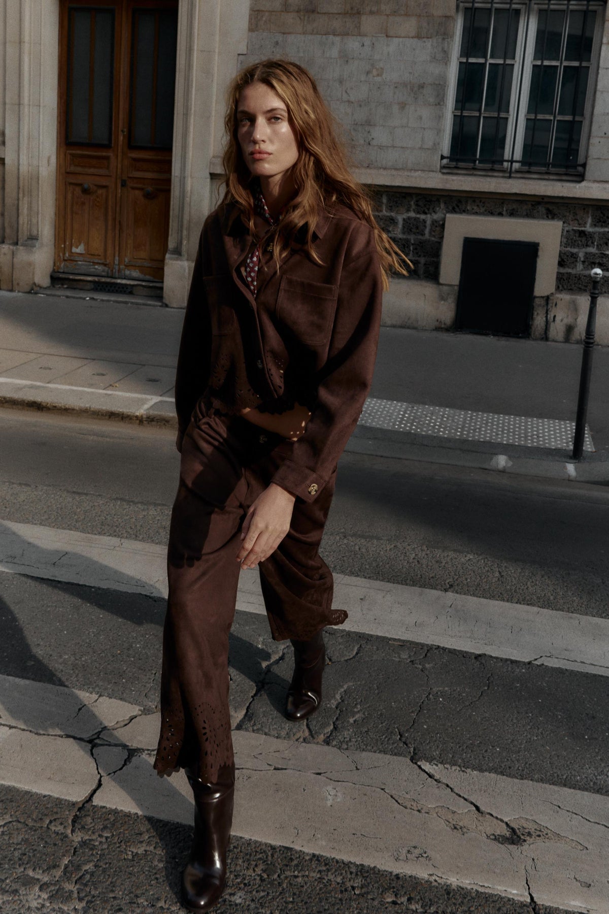 Jacke aus Kunstwildleder mit Stanzschnitt