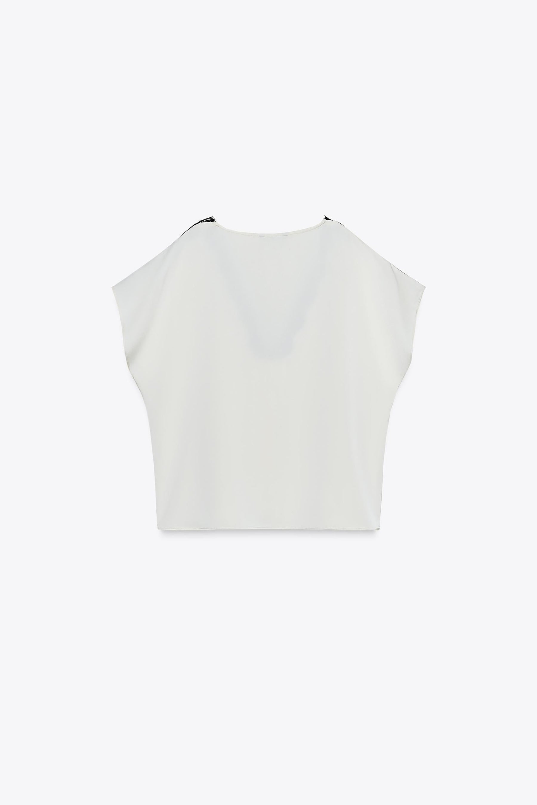 Kontrastierende Bluse aus Satin mit Spitze