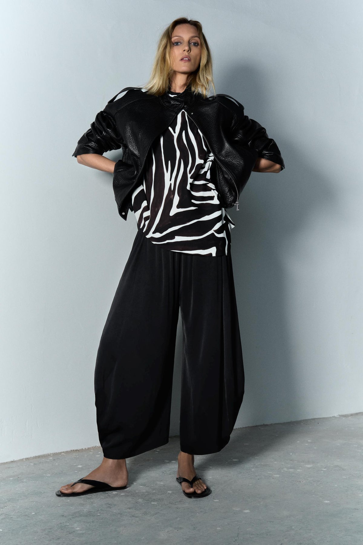 LEATHER BOMBER JACKET