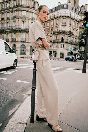 WIDE-LEG FLOWING TROUSERS