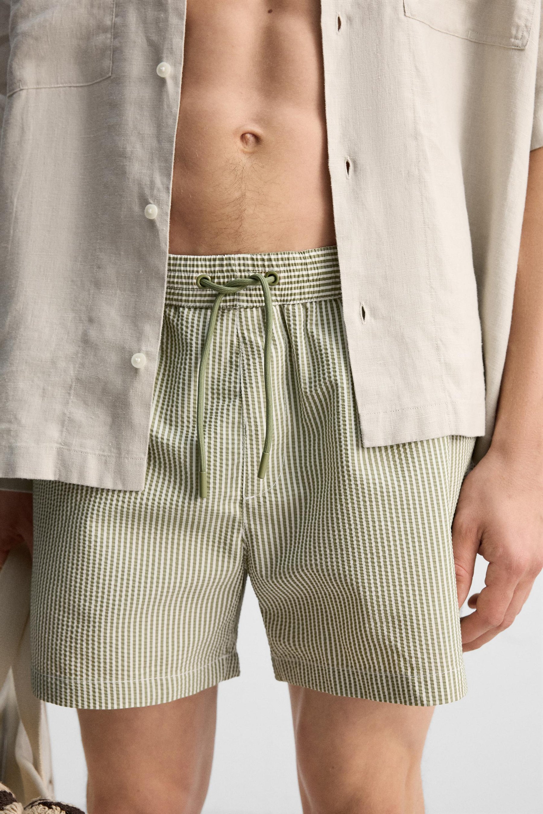 SEERSUCKER MID-LENGTH SWIMMING TRUNKS - Image 5