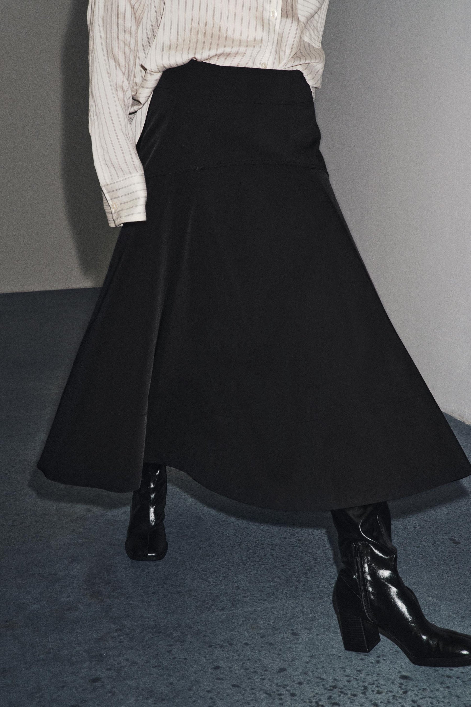 FLARED BELT SKIRT