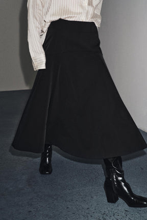 FLARED BELT SKIRT