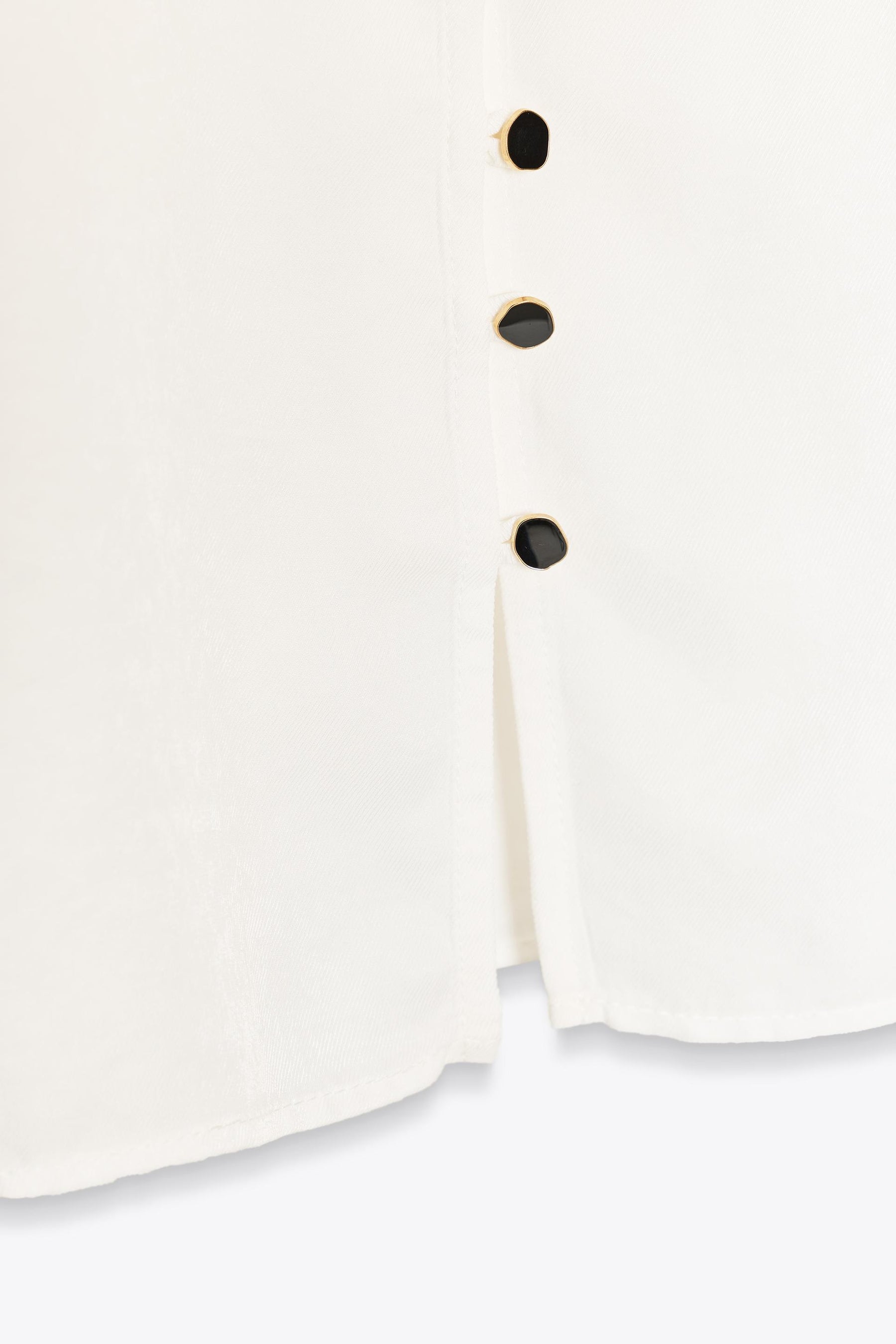 Shirt with shoulder pads