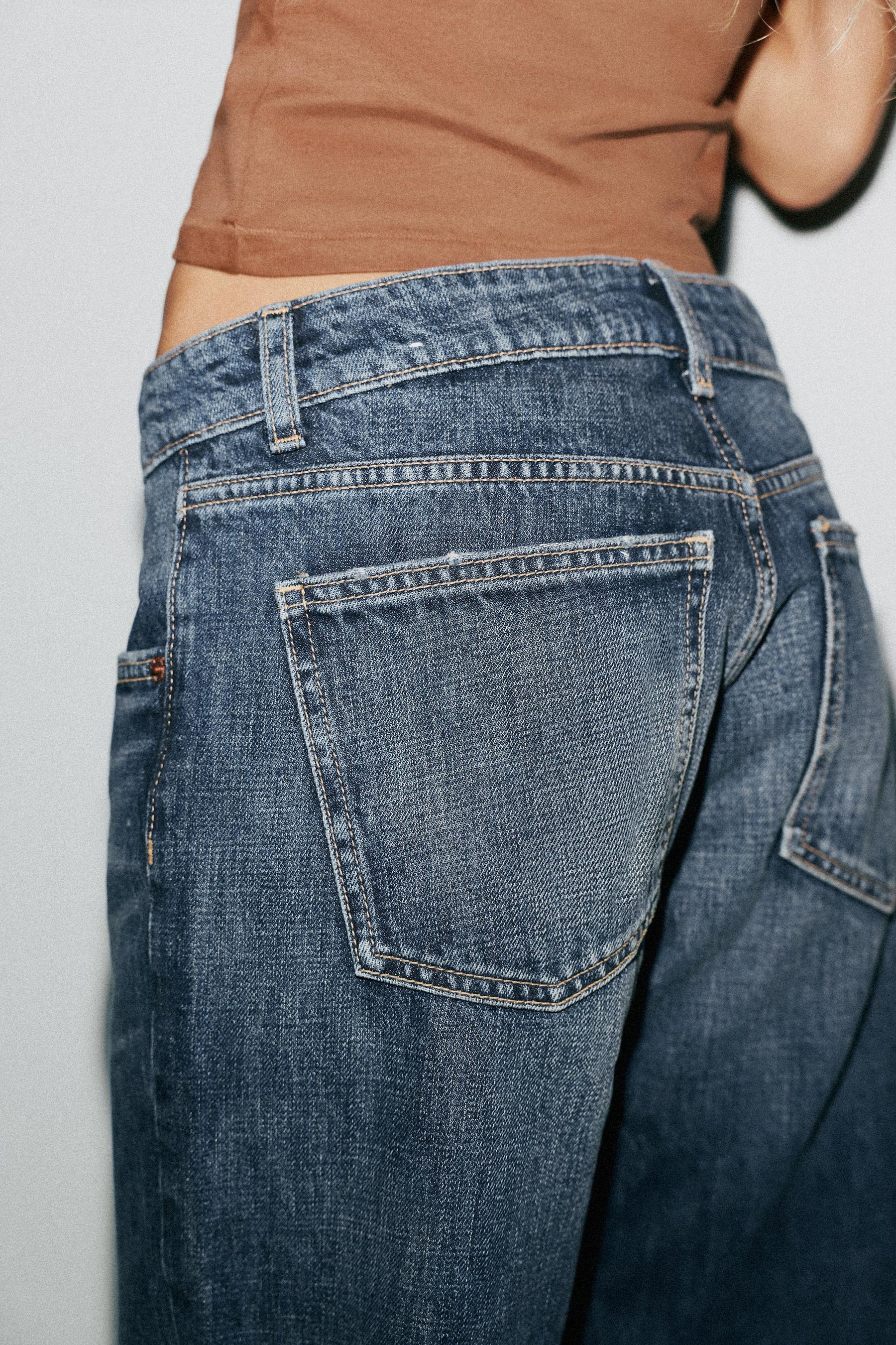 Wide-leg low-rise jeans