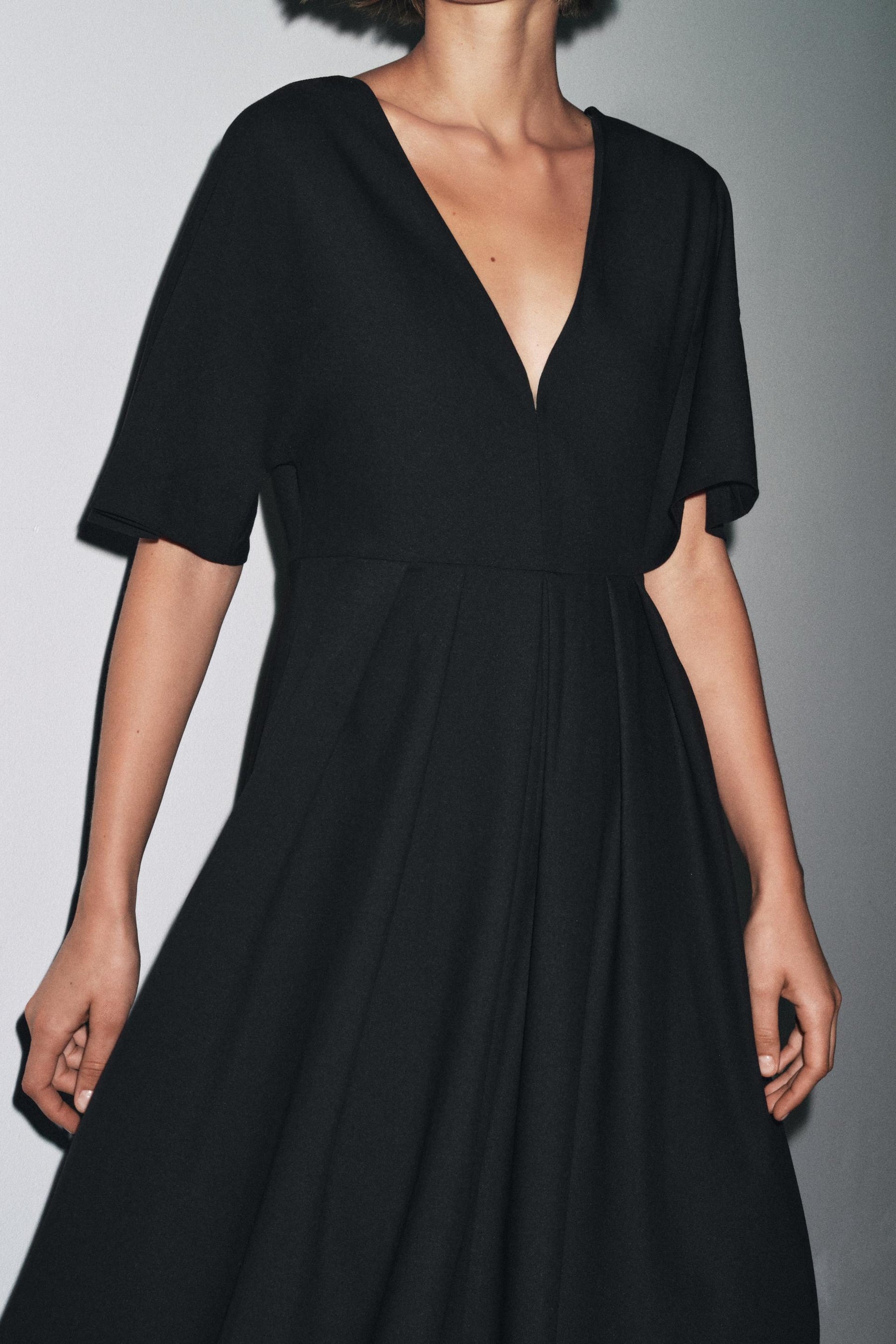 ZW COLLECTION V-NECK MIDI